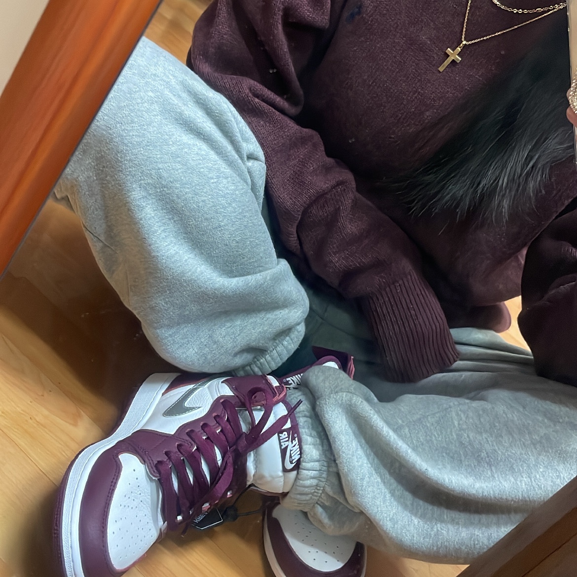 (GS) Jordan 1 Retro High OG Bordeaux 착용 스타일 - 2
