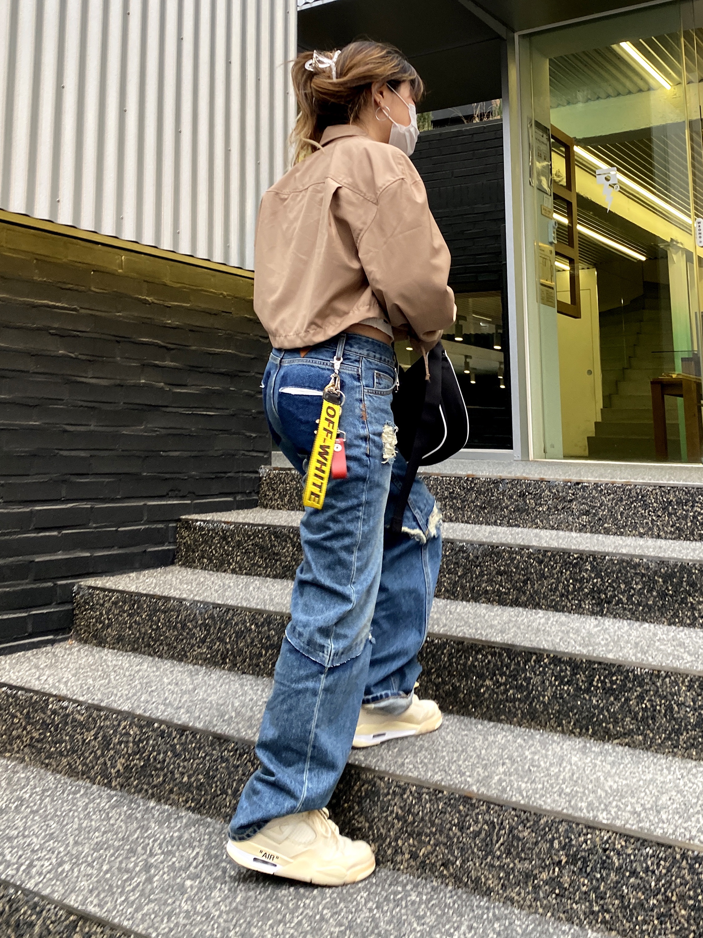 (W) Jordan 4 x Off-White Retro SP Sail, Supreme Leather Key Loop Red - 21SS 착용 스타일 - 2