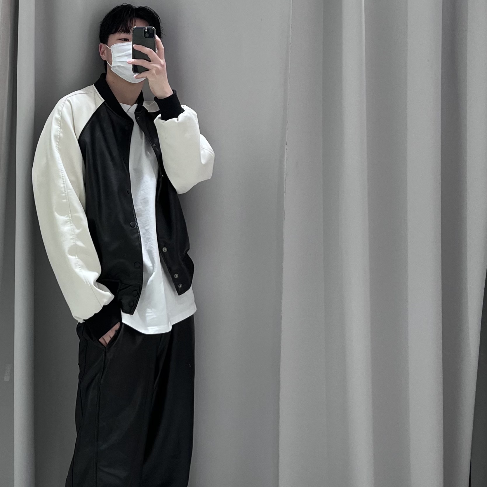Nike x Stussy Air Force 1 Low Triple Black, Nike Air Force 1 '07 Cut Out Swoosh Cool Grey 착용 스타일 - 2