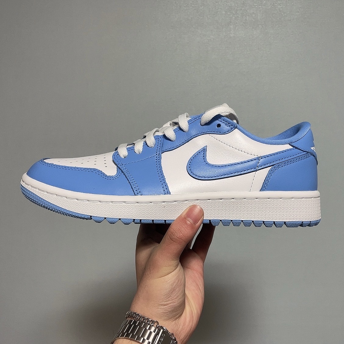 Jordan 1 Low Golf White and University Blue, Jordan 1 Retro High OG University Blue 착용 스타일 - 2