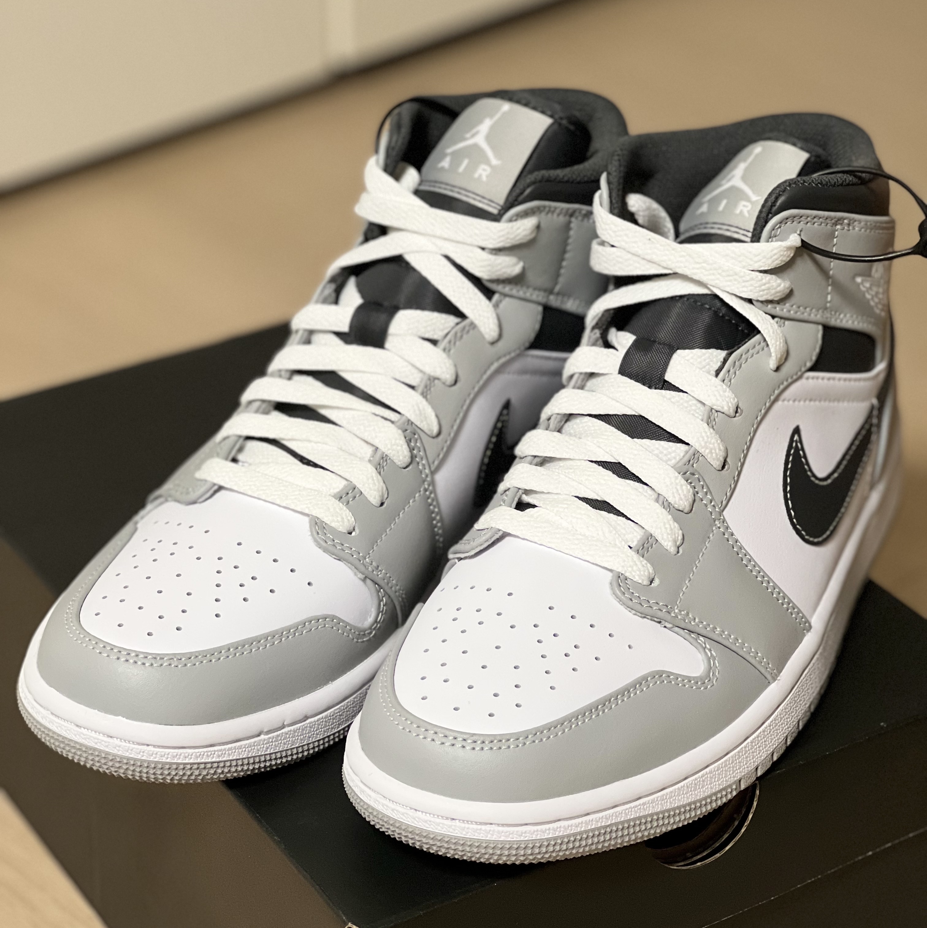 Jordan 1 Mid Light Smoke Grey Anthracite 착용 스타일