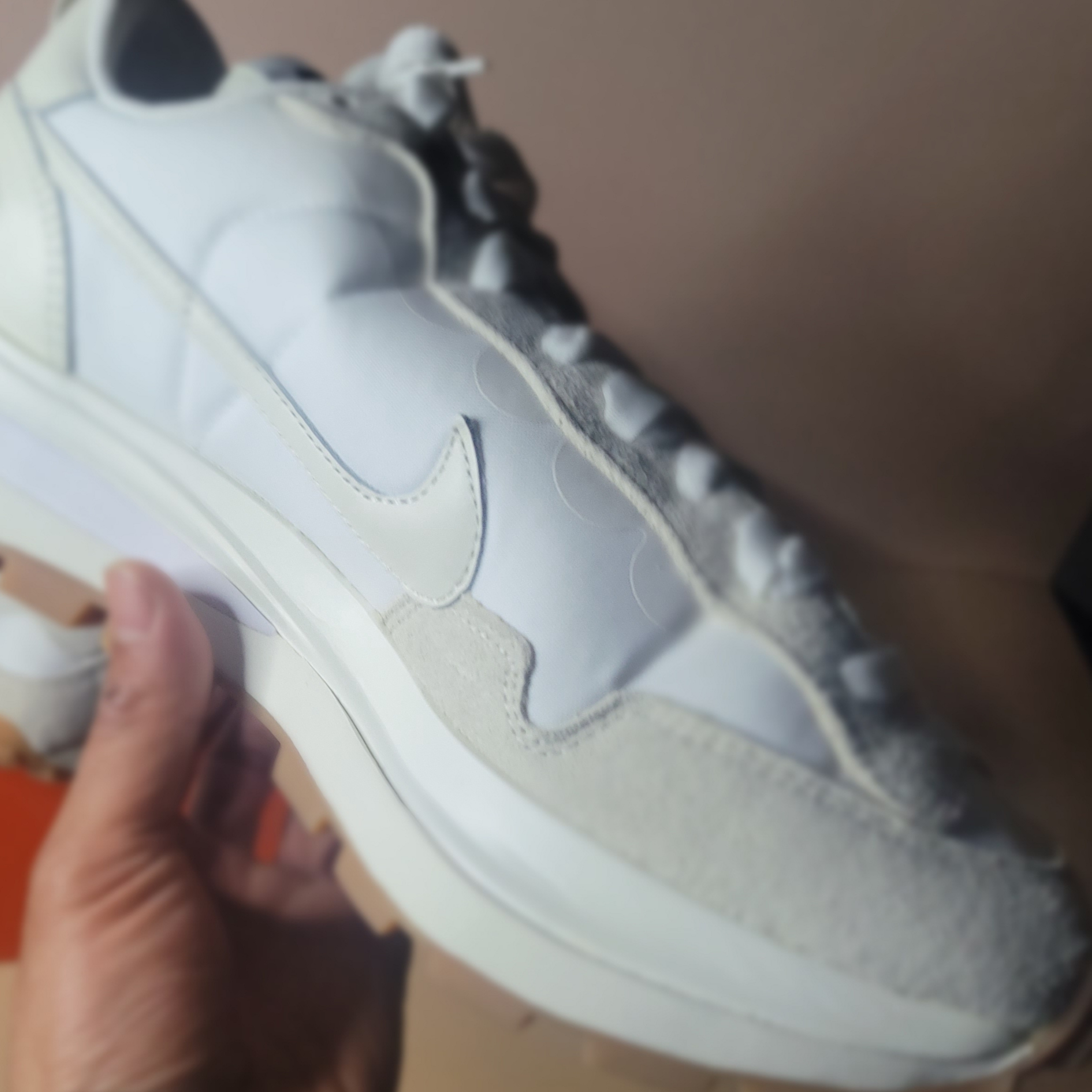 Nike x Sacai VaporWaffle White and Gum 착용 스타일 - 3