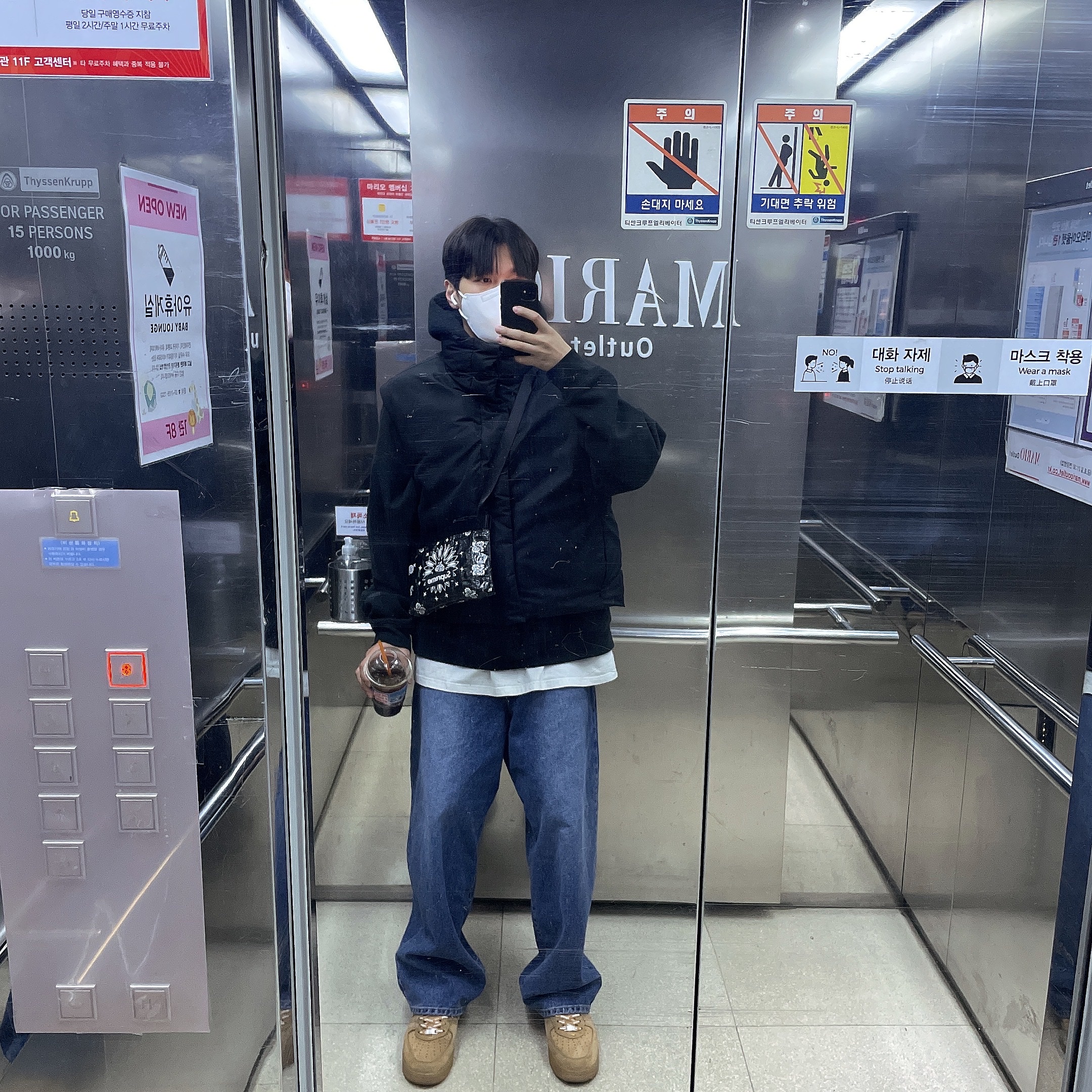 Nike x Supreme Air Force 1 Low Flax, Essentials The Core Collection Pullover Hoodie Black 착용 스타일