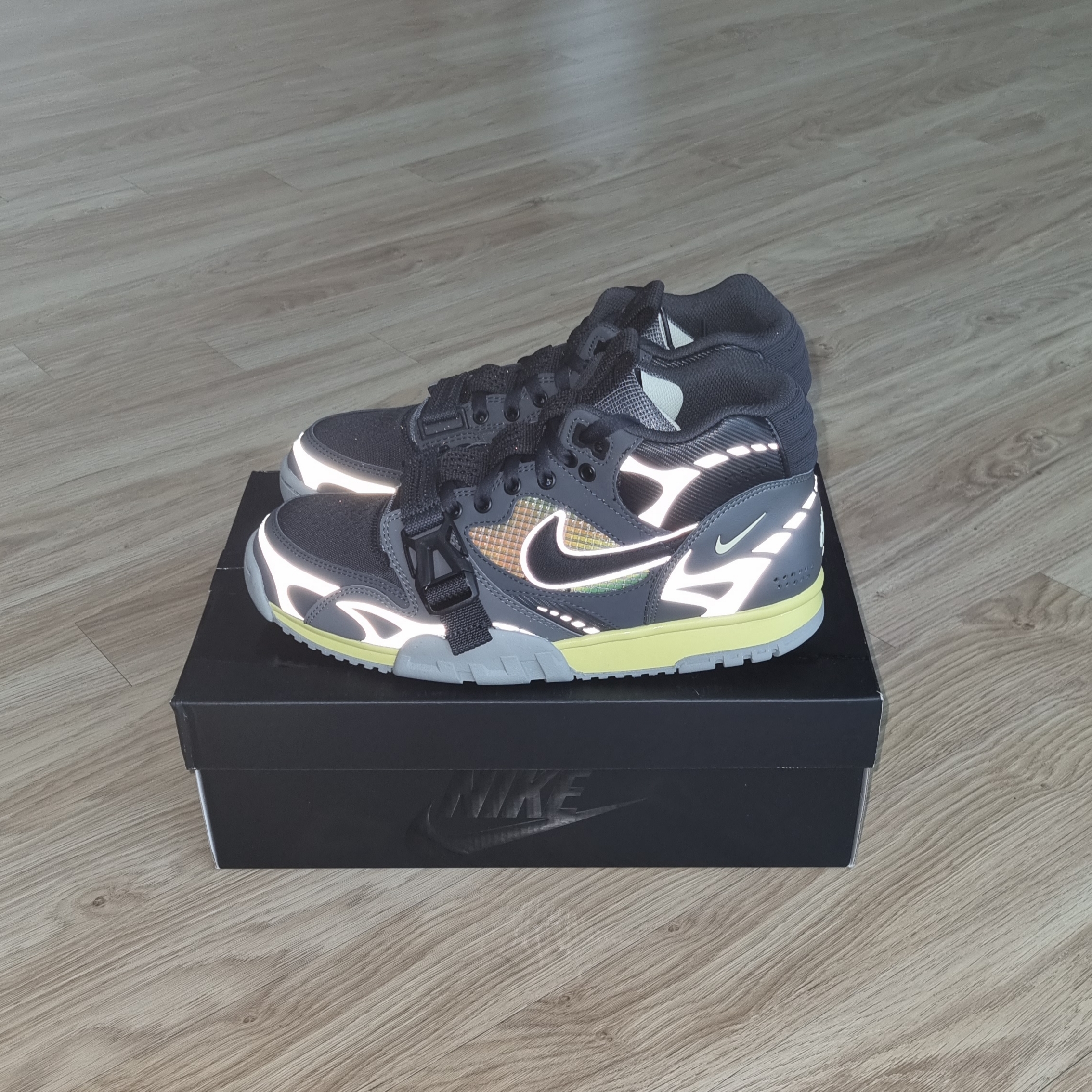 Nike Air Trainer 1 SP Dark Smoke Grey 착용 스타일 - 2