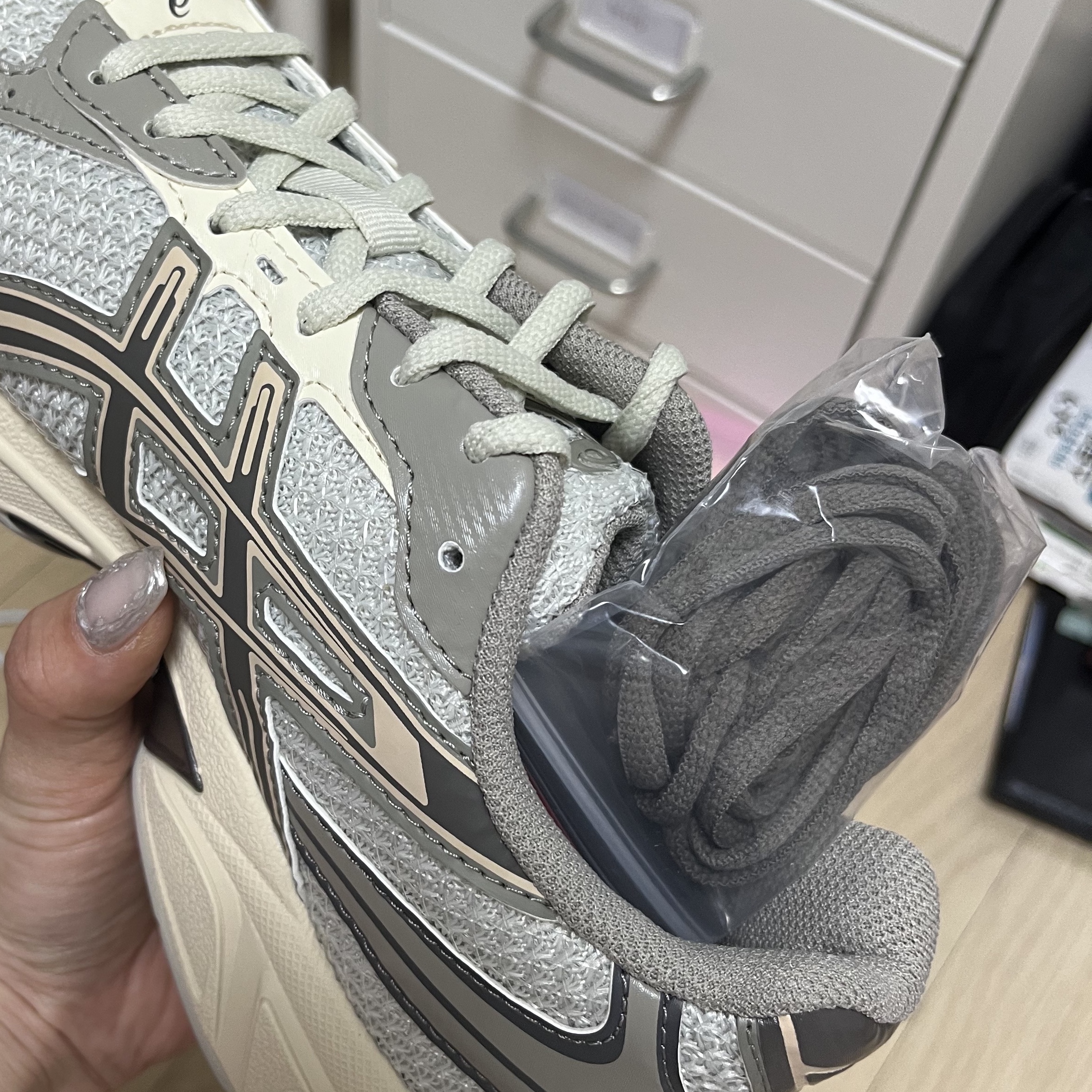 Asics x I4P Gel-1130 Glacier Grey Mink 착용 스타일 - 2