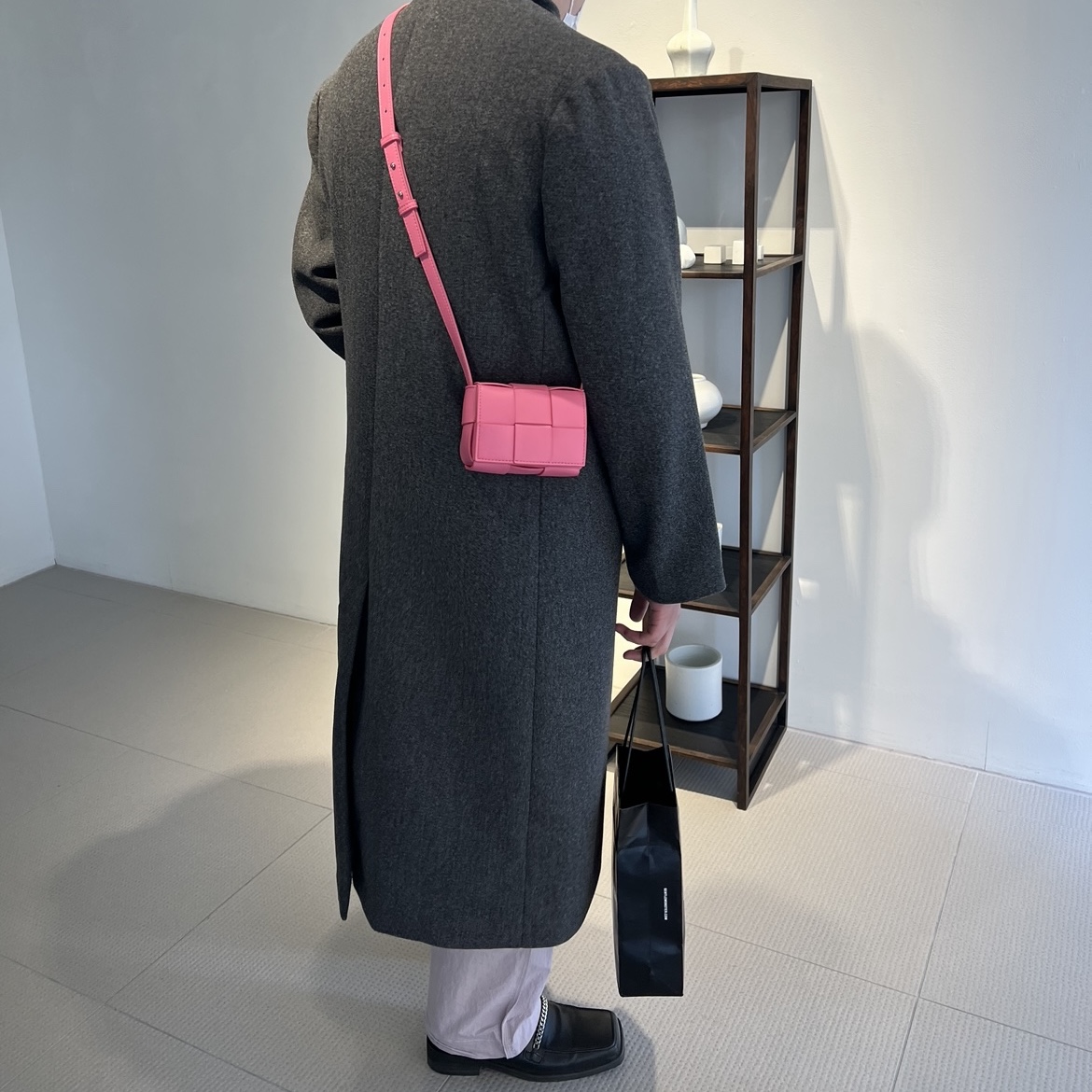 Bottega Veneta Mini Leather Cassette Bonbon 착용 스타일 - 1