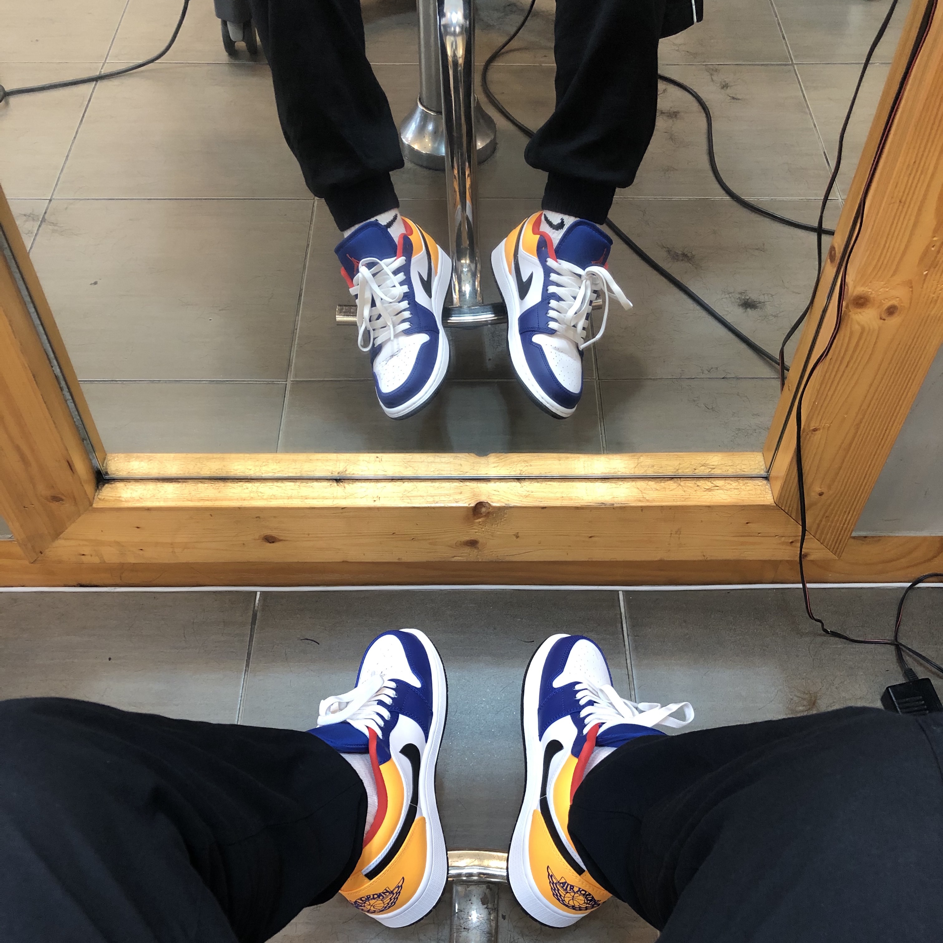 Jordan 1 Low Royal Yellow 착용 스타일 - 3