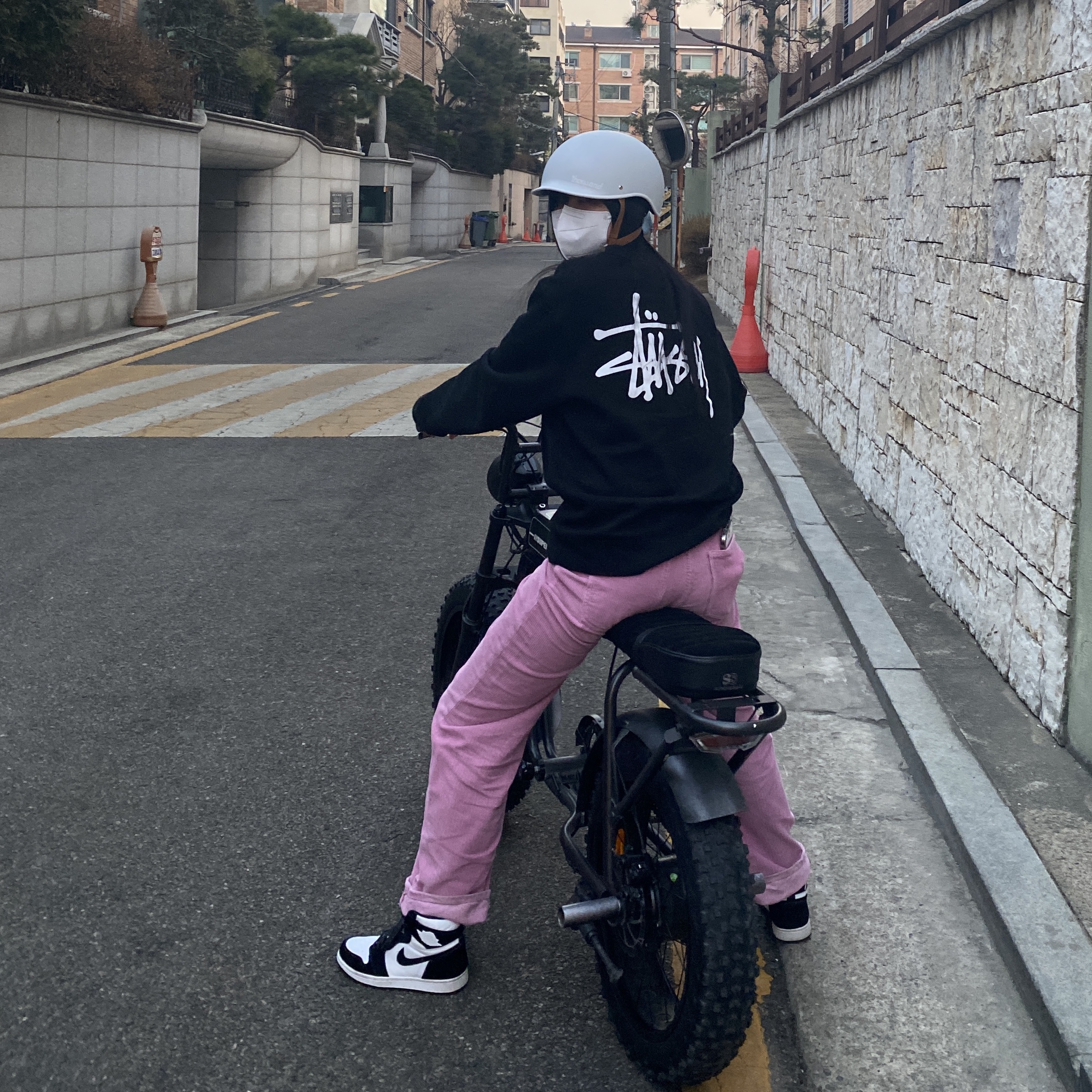 Stussy Basic Stussy Crew Black 2021, (W) Jordan 1 Retro High Twist 착용 스타일