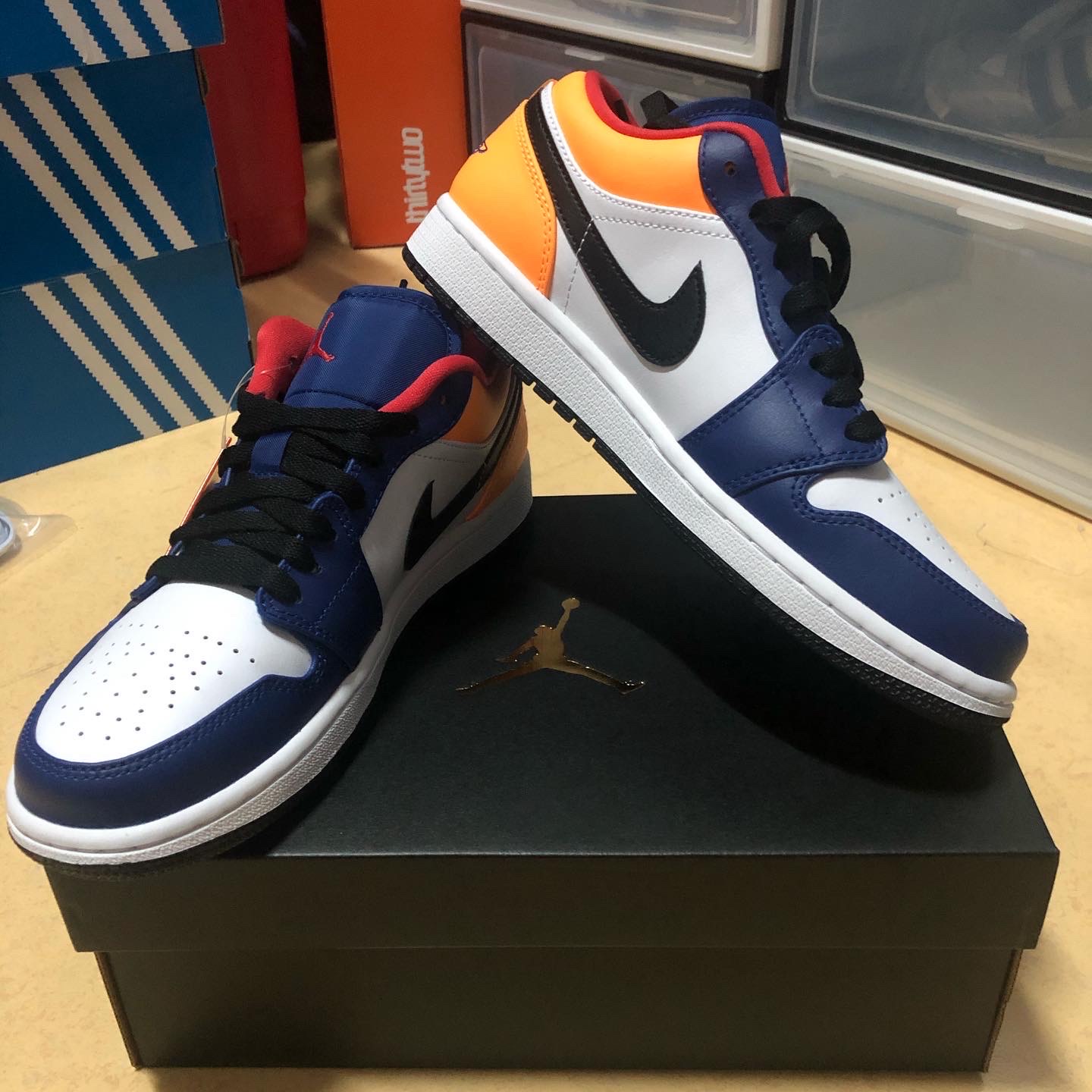 Jordan 1 Low Royal Yellow 착용 스타일 - 1