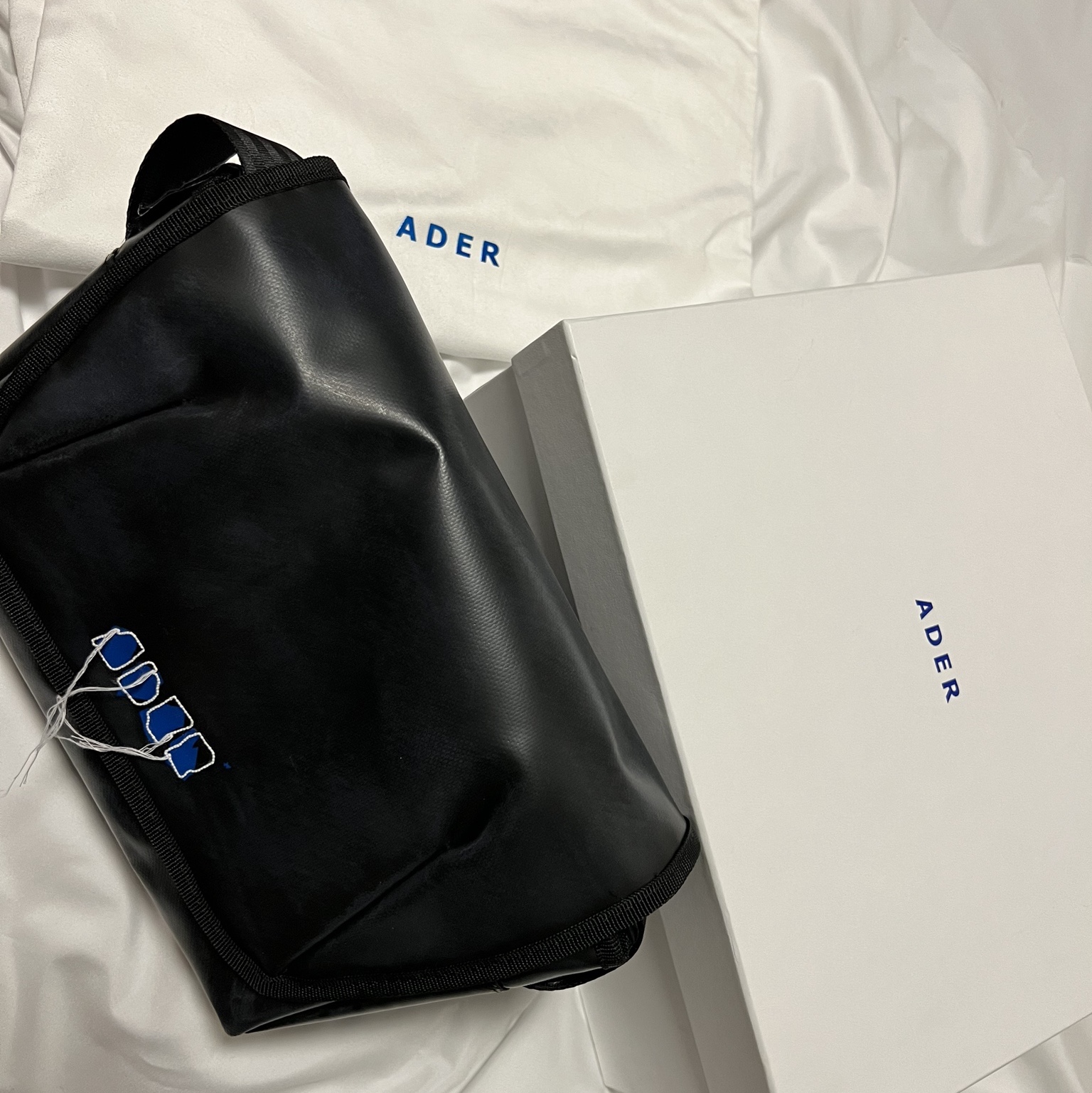Ader Error Trace Admore Crossbody Bag Black 착용 스타일