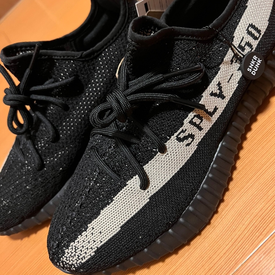 Adidas Yeezy Boost 350 V2 Core Black White 2022 착용 스타일