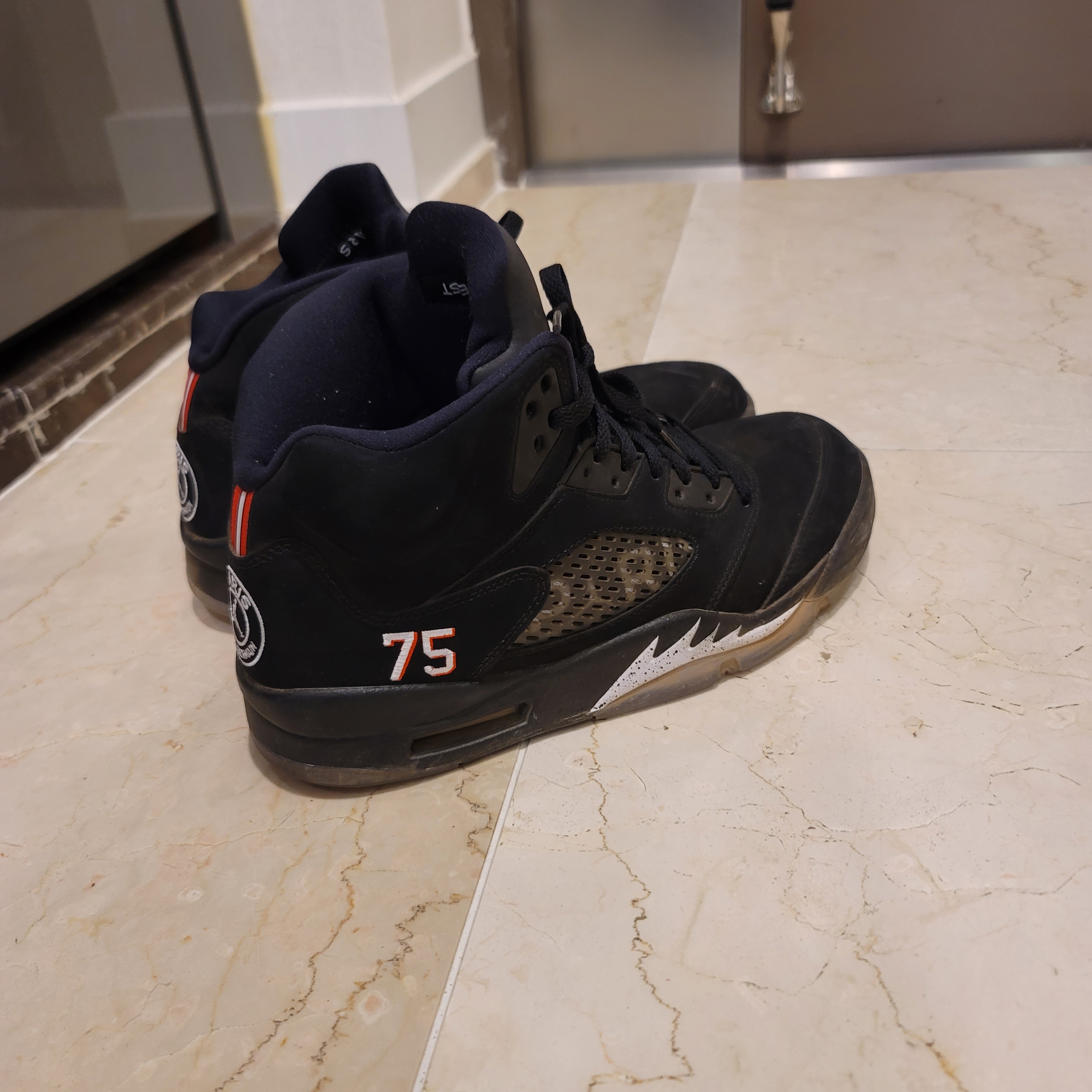 Jordan 5 x Paris Saint-Germain Retro Black 착용 스타일