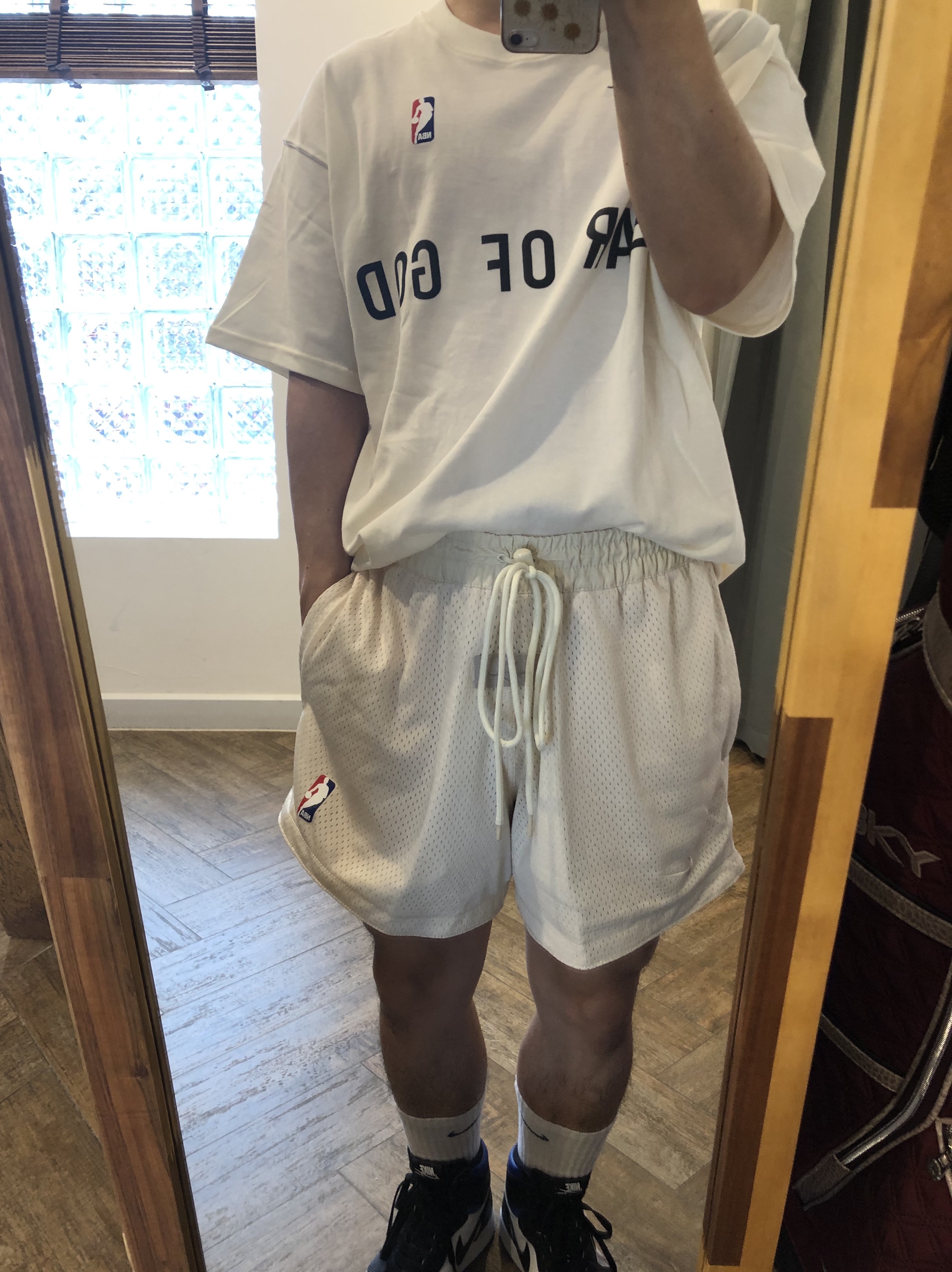 Nike x Fear of God Basketball Shorts String, Nike x Fear of God Warm Up T-Shirt Pale Ivory 착용 스타일