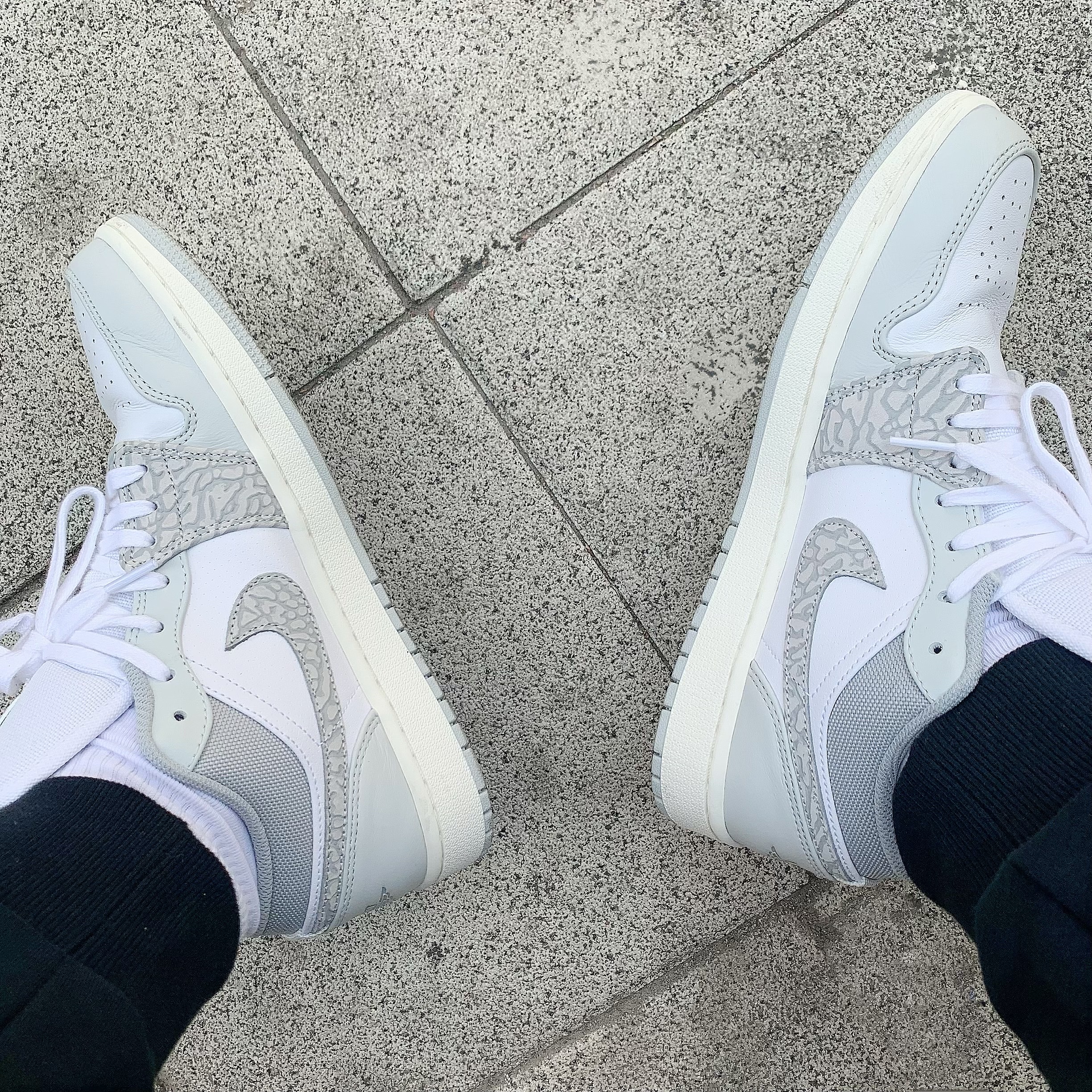 Jordan 1 Low PRM Elephant Print 착용 스타일
