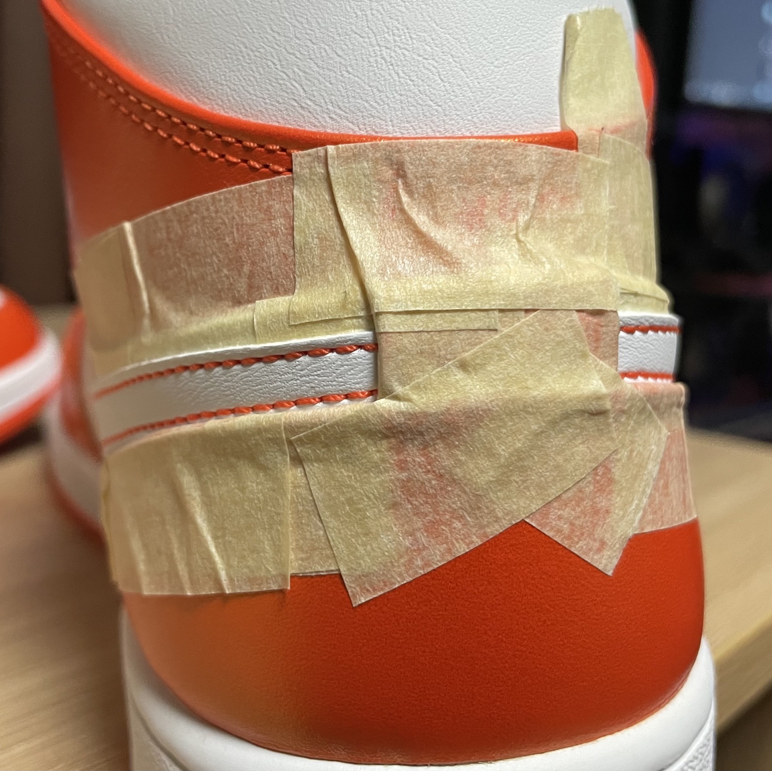 Jordan 1 Mid SE Electro Orange 착용 스타일 - 4