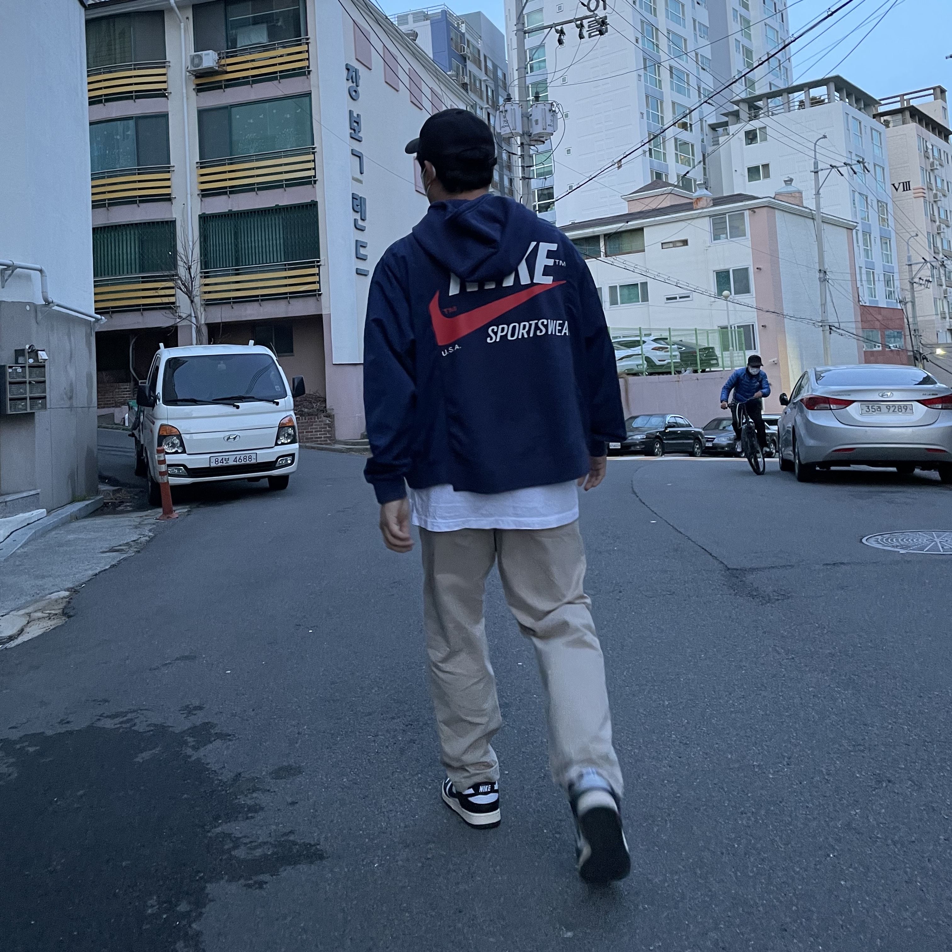 Nike Dunk Low Retro Black, Nike NSW Hoodie BRS Midnight Navy 착용 스타일