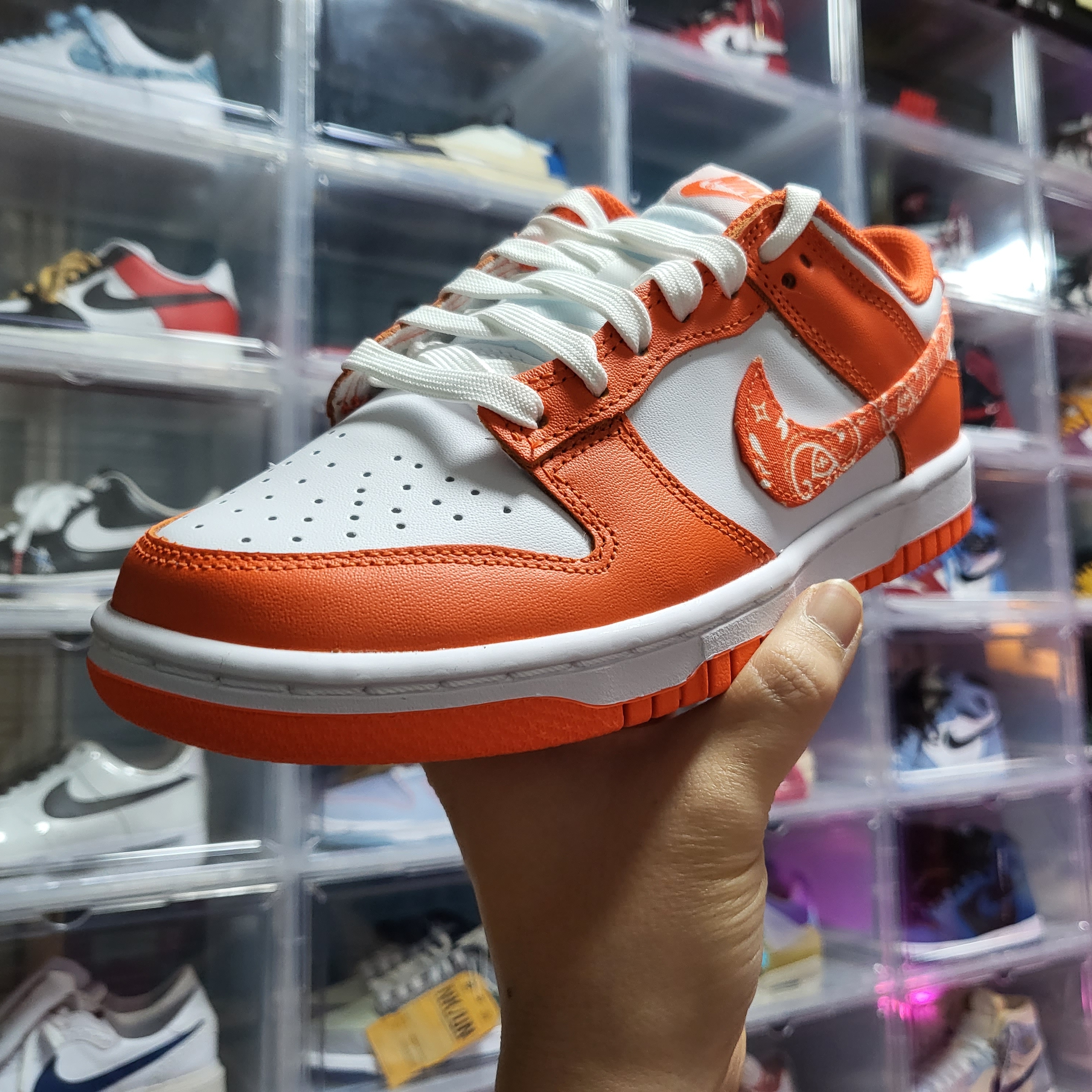 (W) Nike Dunk Low Essential Orange Paisley 착용 스타일