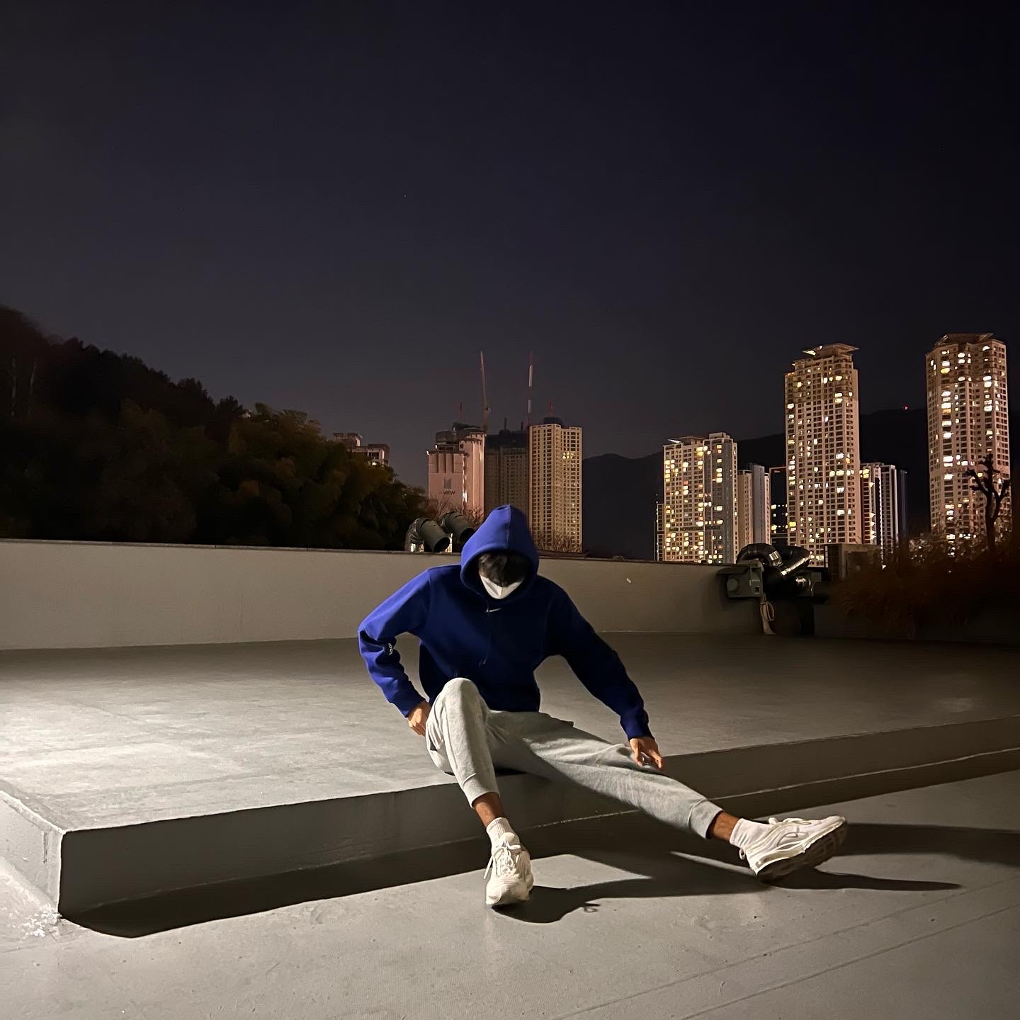 Nike Air Max 97 Triple White Wolf Grey, Nike x Drake Nocta Cardinal Stock Essential Hoodie Navy - Asia 착용 스타일 - 1