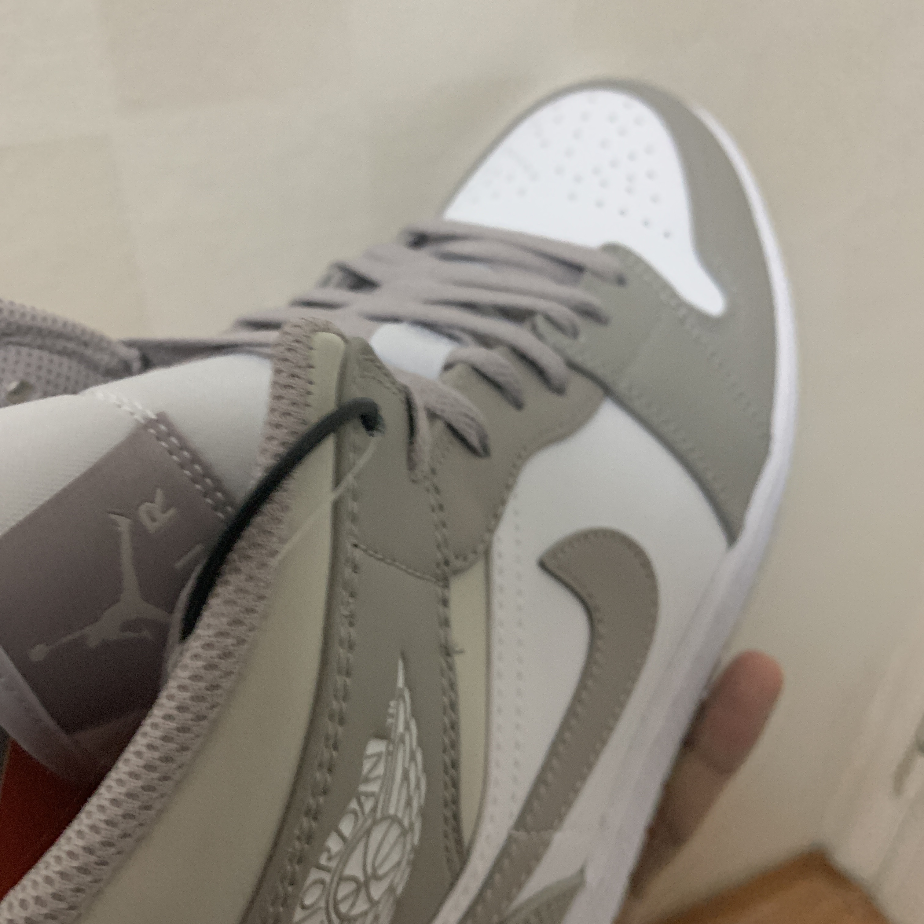 Jordan 1 Mid College Grey 착용 스타일 - 4
