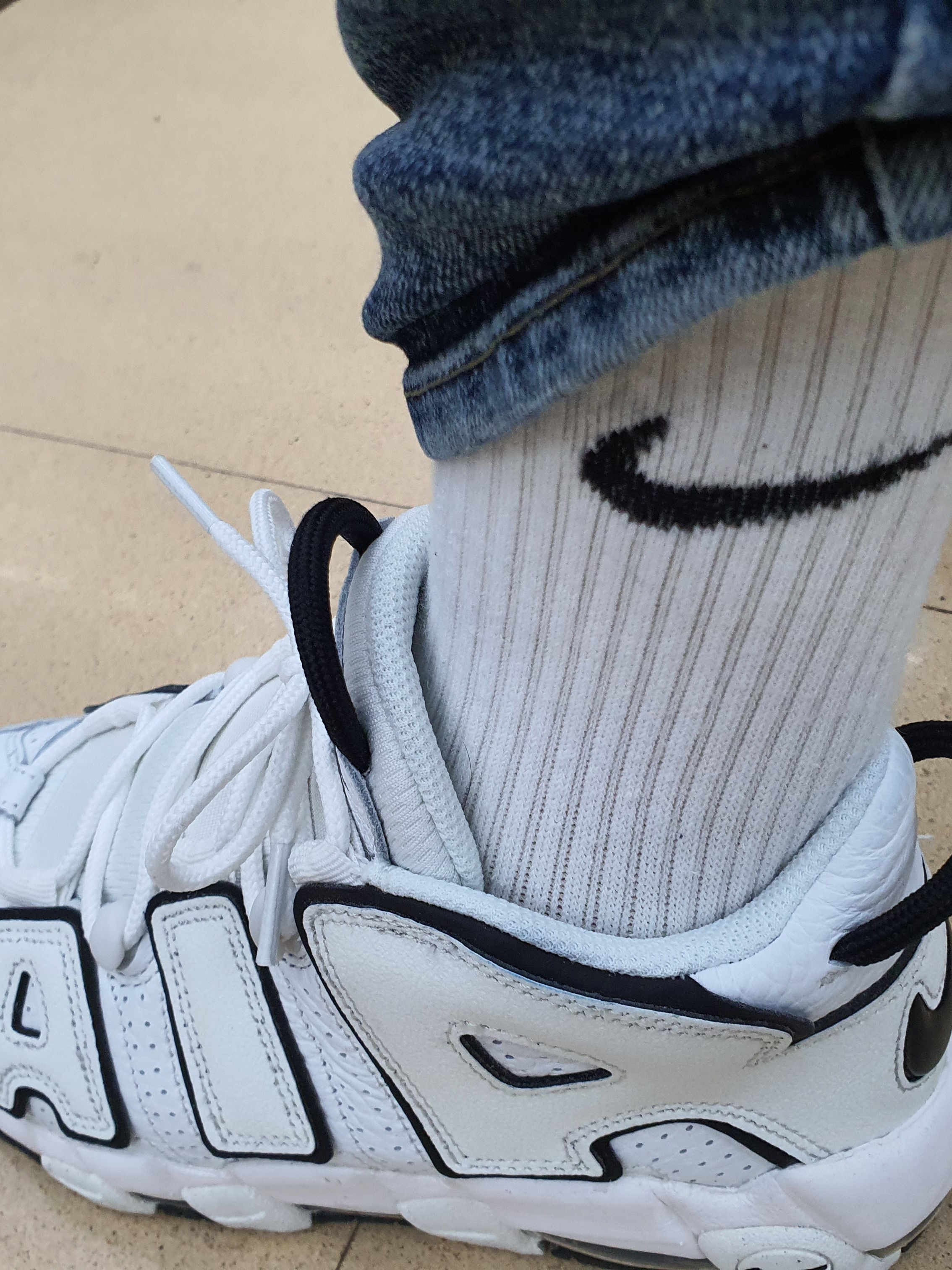 (W) Nike Air More Uptempo Summit White 착용 스타일 - 3