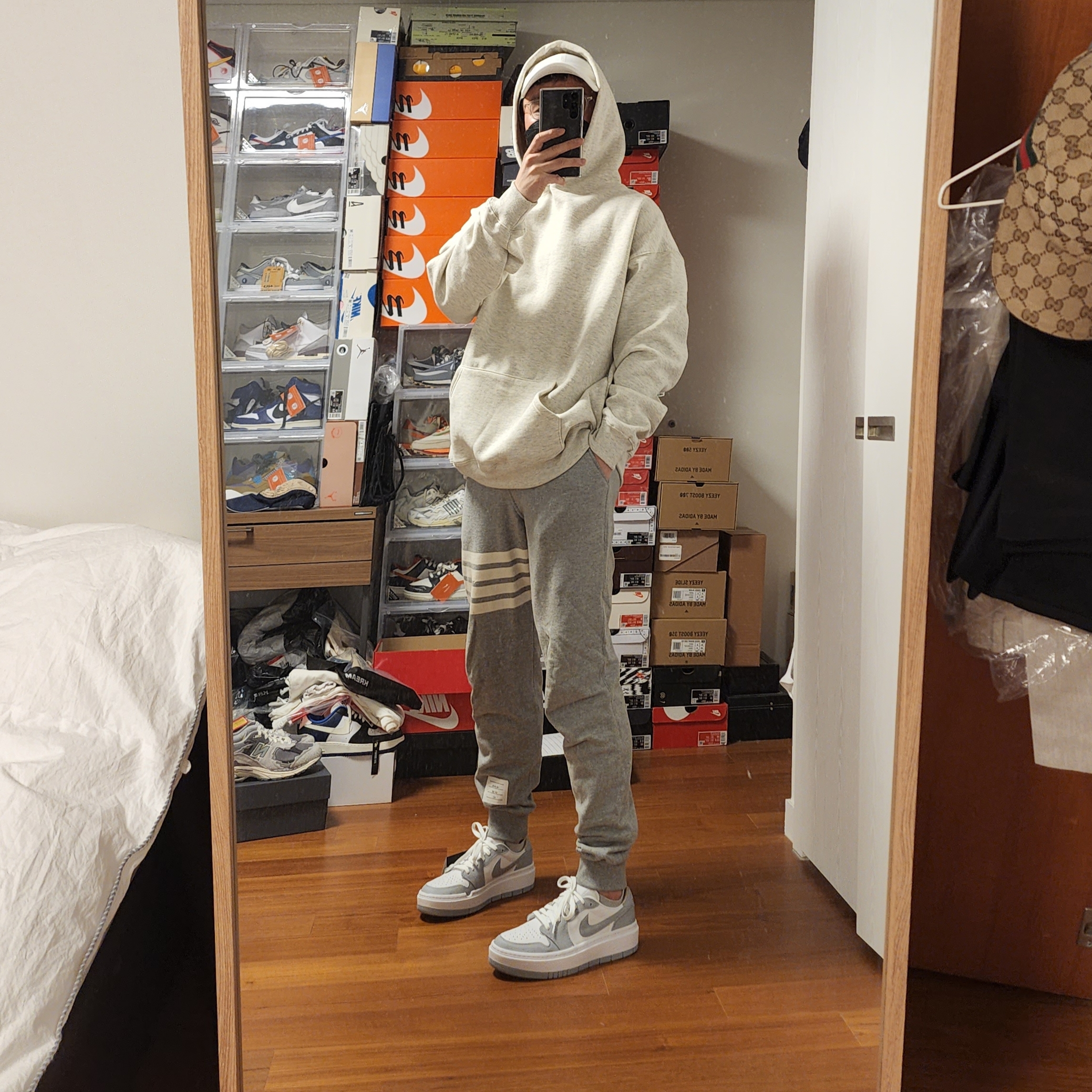 IAB Studio Hoodie Oatmeal Burgundy, (W) Jordan 1 Elevate Low White and Wolf Grey 착용 스타일 - 1