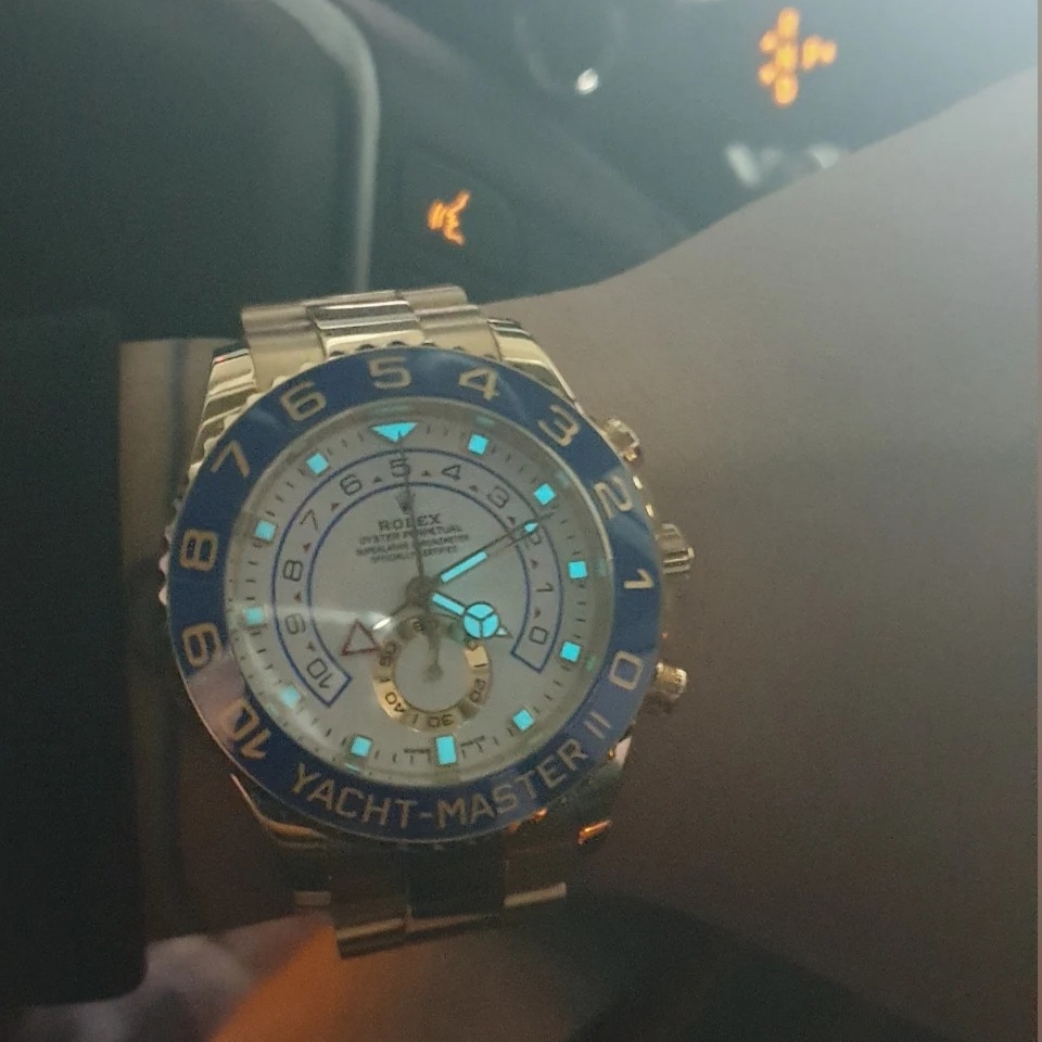 Rolex Submariner Date 41mm 126613LB Royal Blue Oyster 착용 스타일 - 2