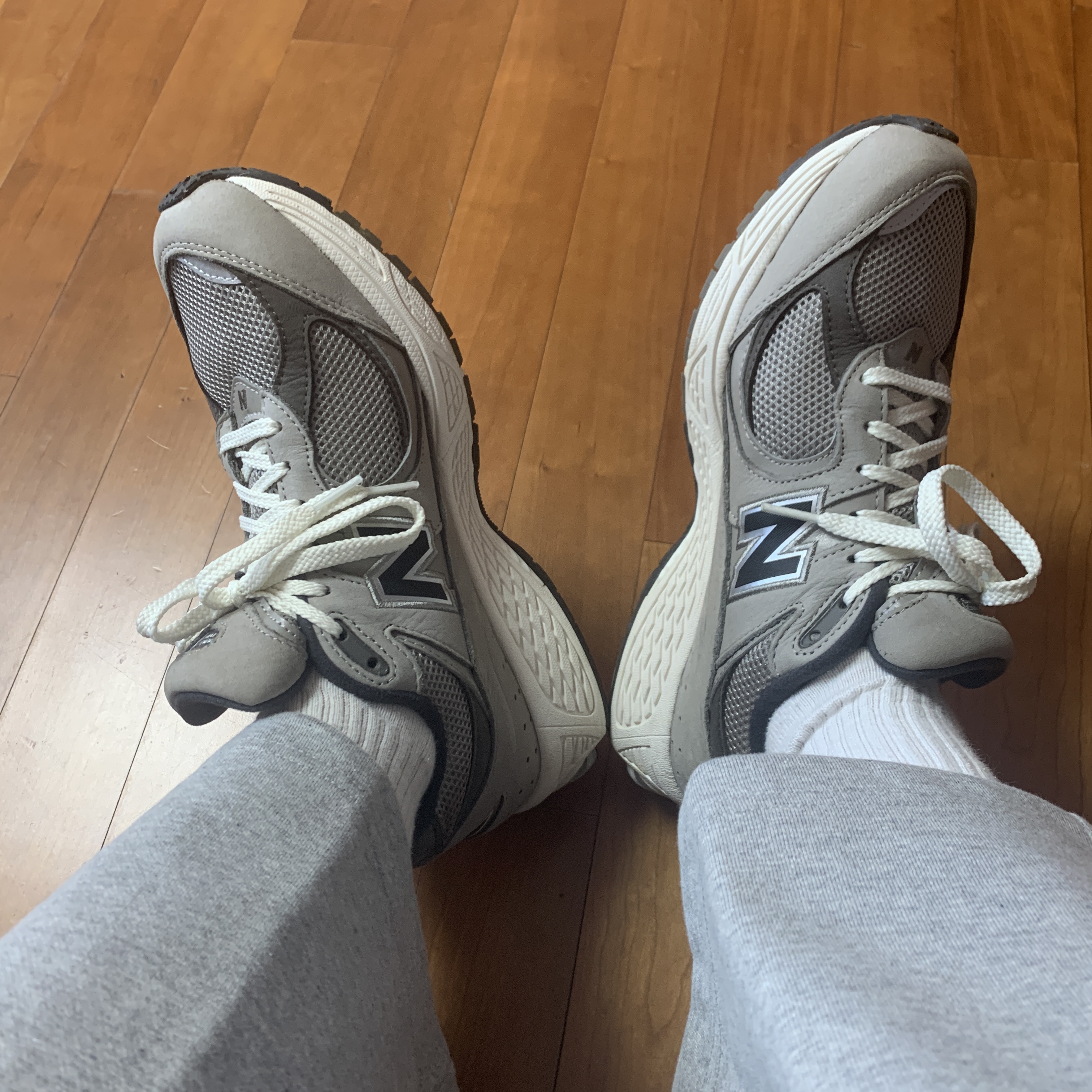 New Balance 2002 Warm Alpaca 착용 스타일
