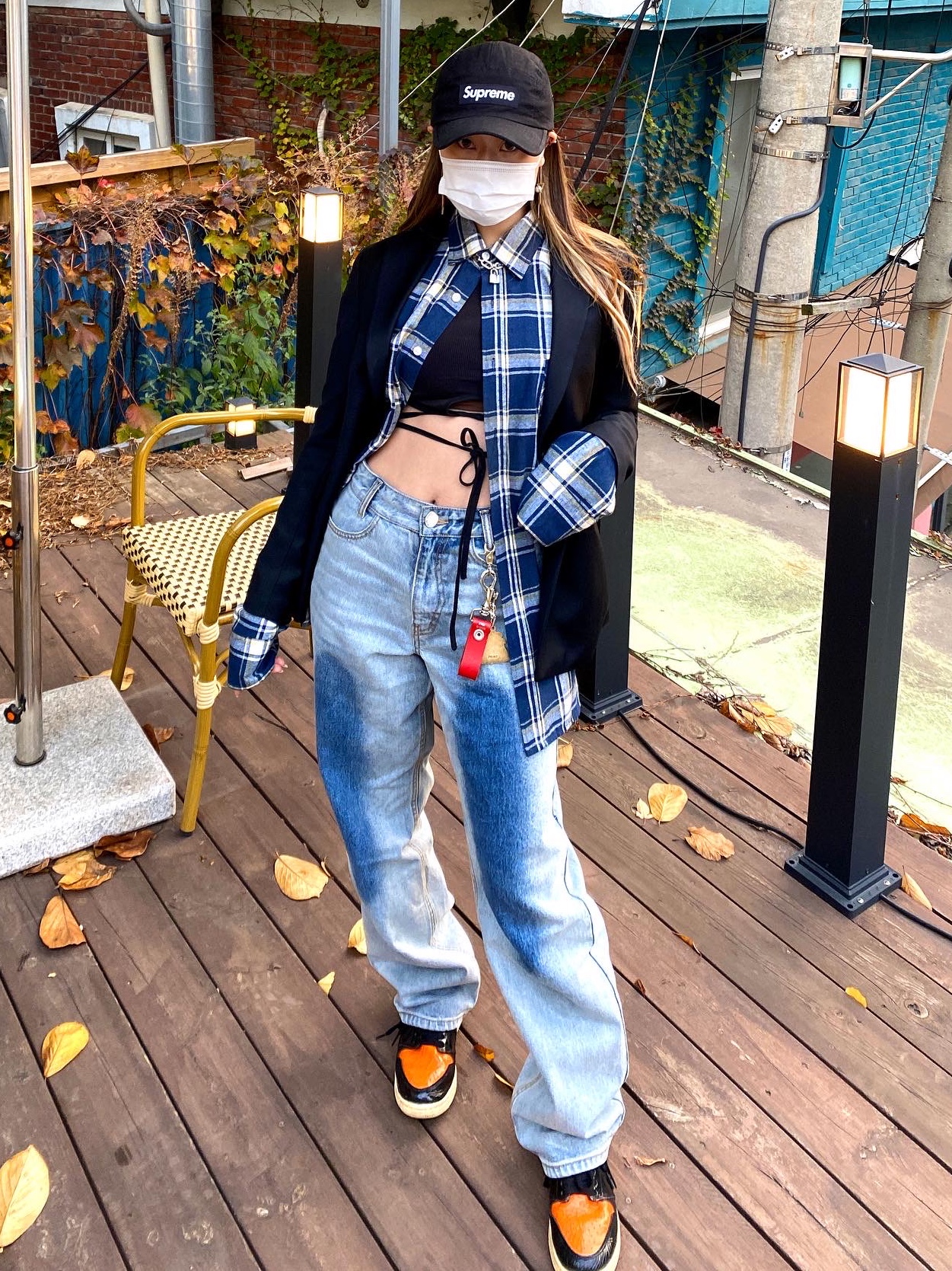 (GS) Jordan 1 Retro High OG Shattered Backboard 3.0, Supreme Leather Key Loop Red - 21SS 착용 스타일 - 1