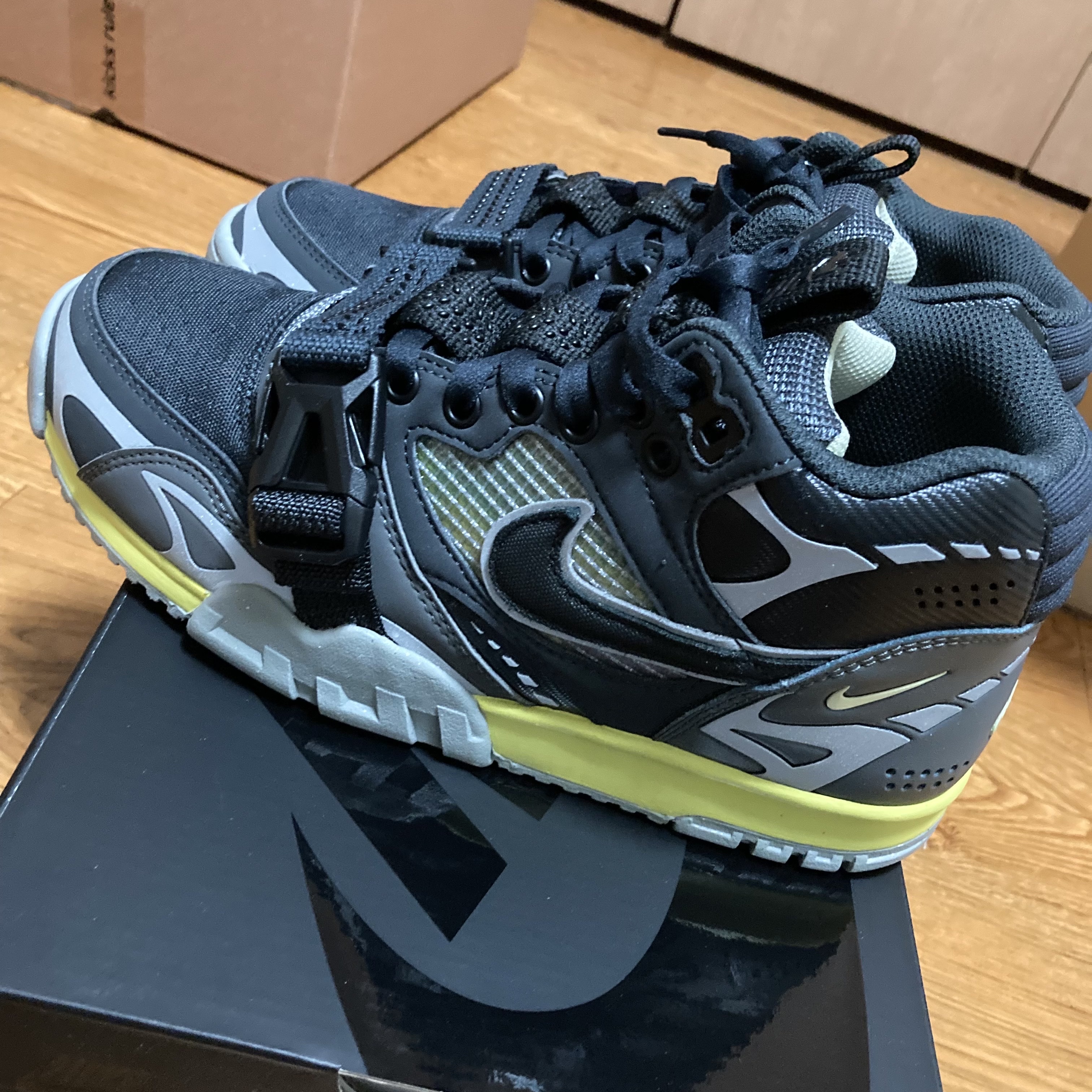 Nike Air Trainer 1 SP Dark Smoke Grey 착용 스타일 - 2