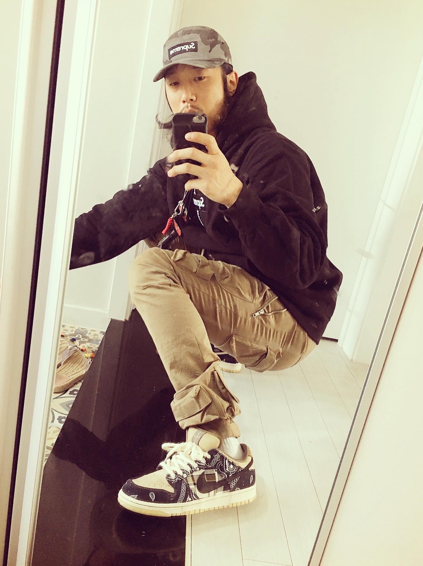 Nike x Travis Scott SB Dunk Low, Supreme Box Logo Hooded Sweatshirt Black - 21FW 착용 스타일 - 1