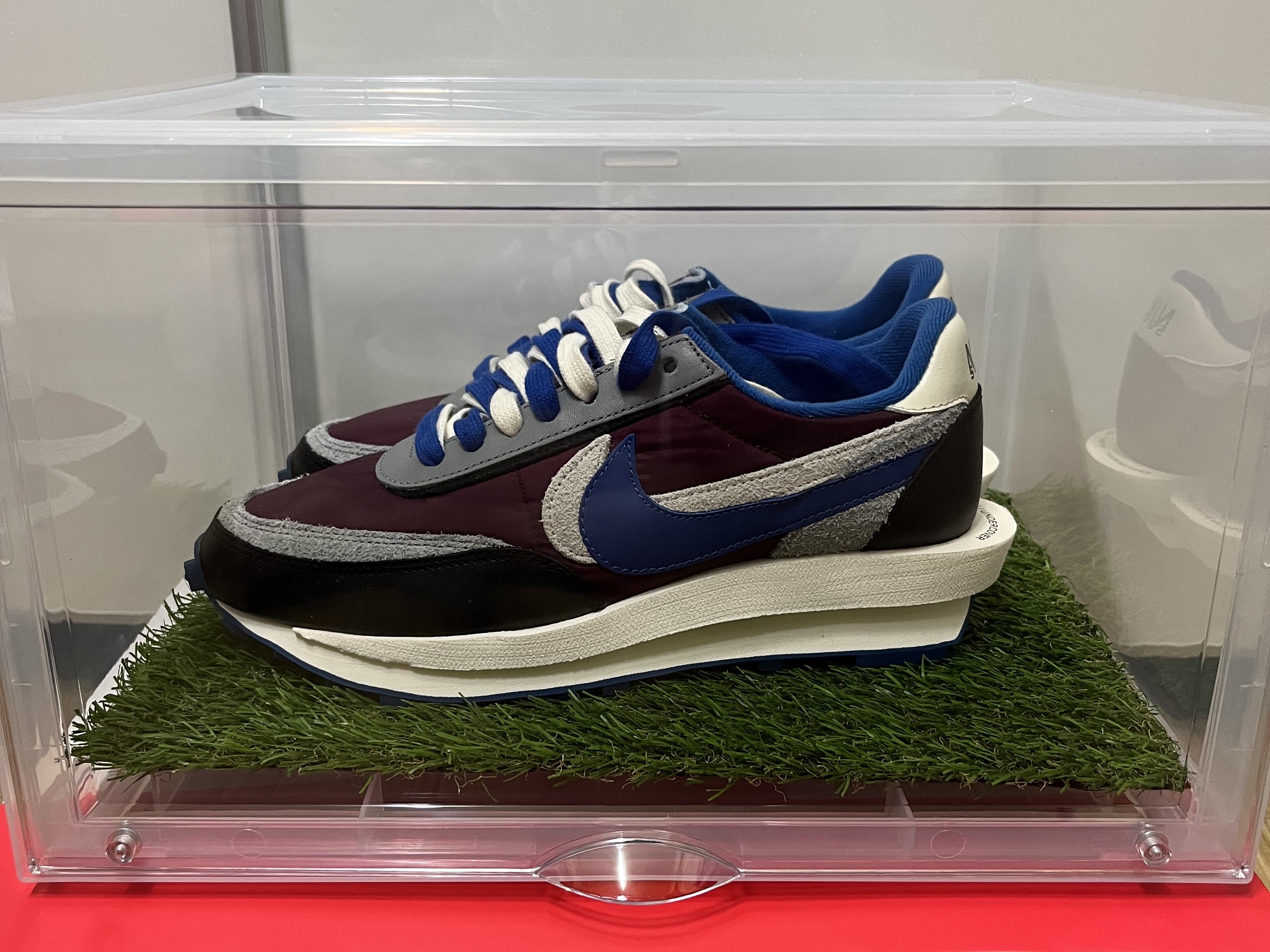 Nike x Sacai x Undercover LDWaffle Night Maroon Team Royal 착용 스타일