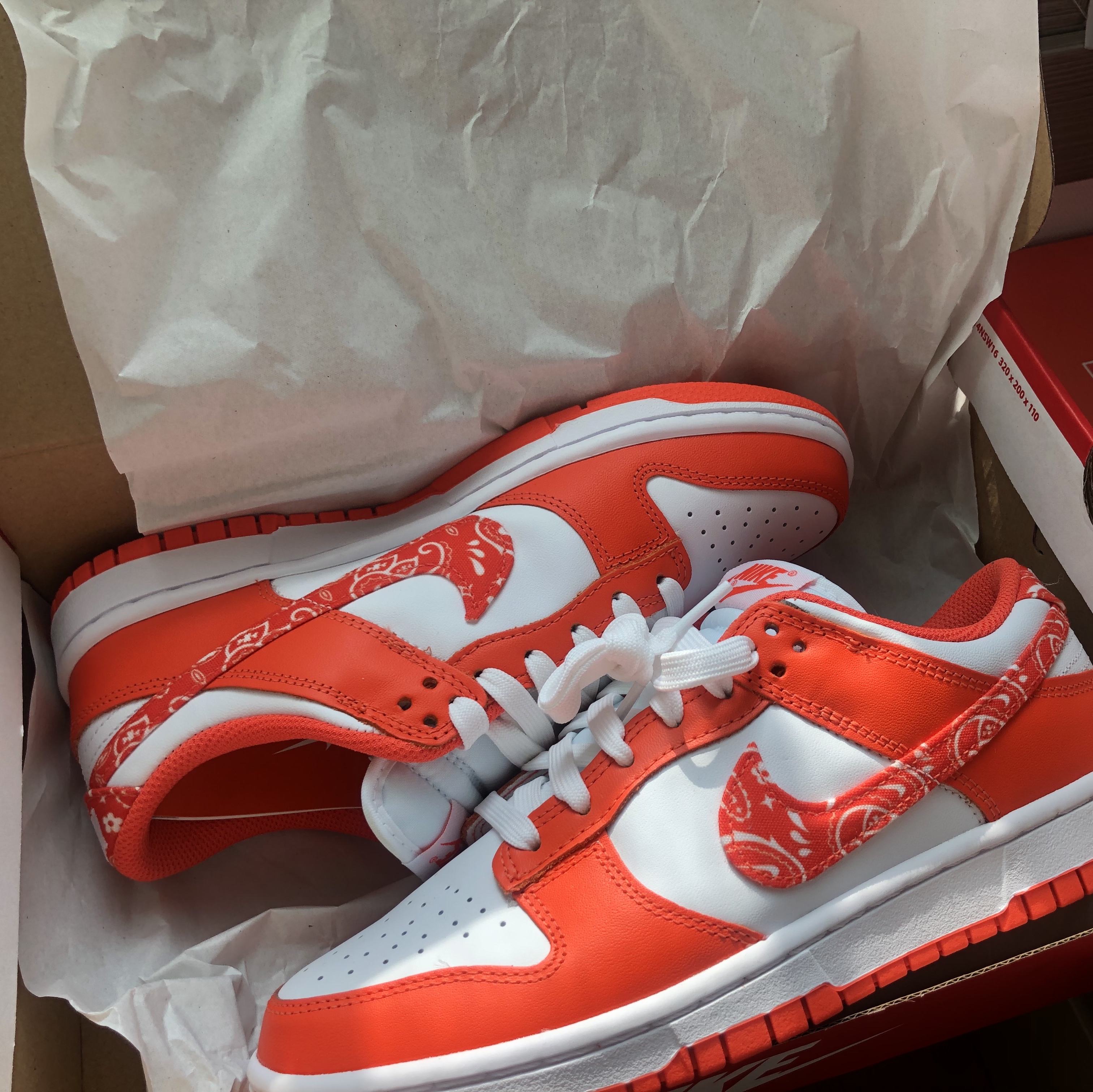 (W) Nike Dunk Low Essential Orange Paisley 착용 스타일 - 1