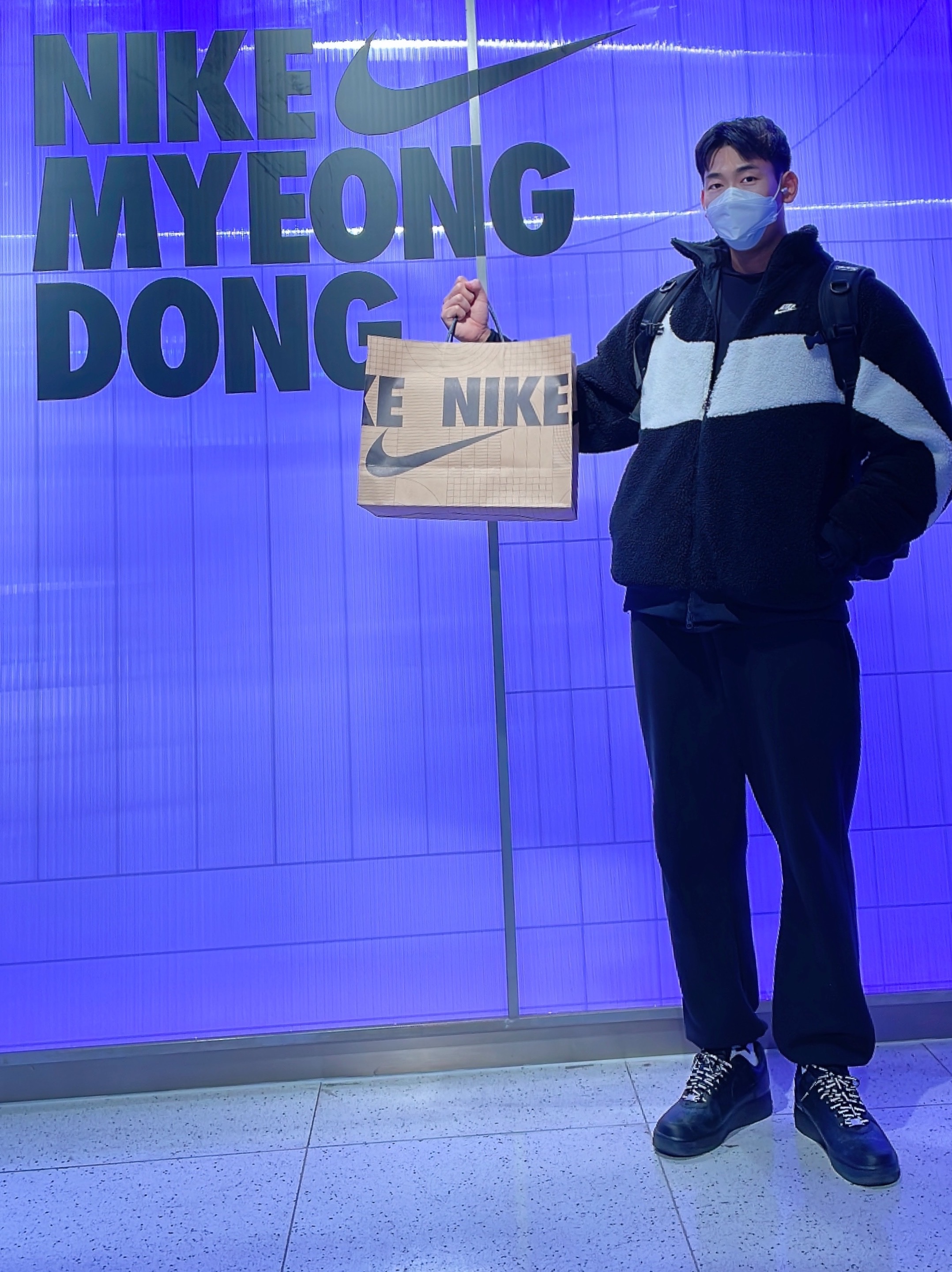 Nike Big Swoosh Full Zip Jacket Black Sail, Nike x Supreme Air Force 1 Low Black 착용 스타일