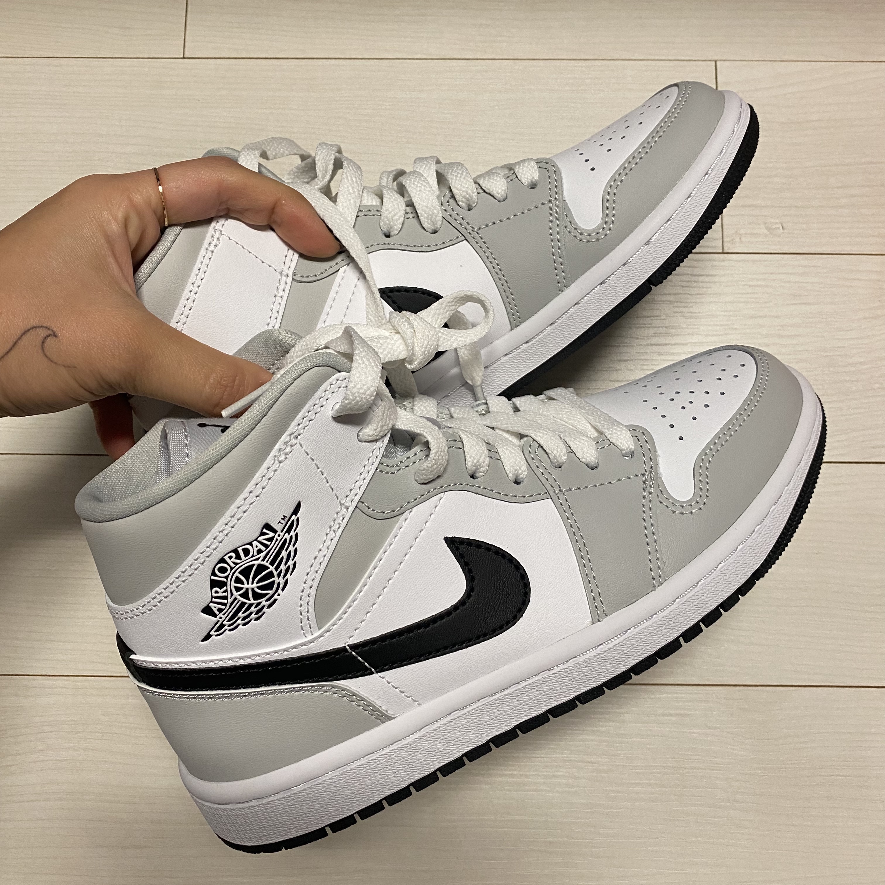 (W) Jordan 1 Mid Grey Fog 착용 스타일