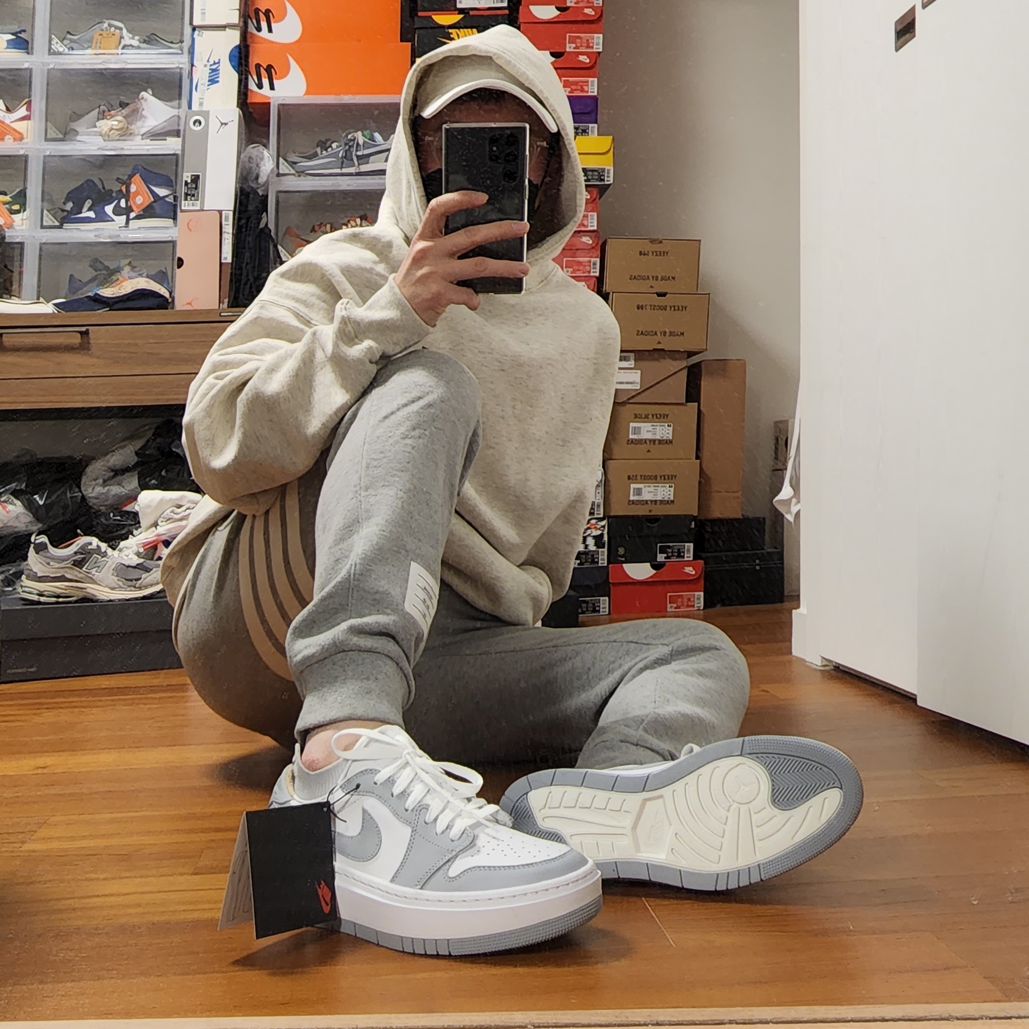 IAB Studio Hoodie Oatmeal Burgundy, (W) Jordan 1 Elevate Low White and Wolf Grey 착용 스타일 - 2