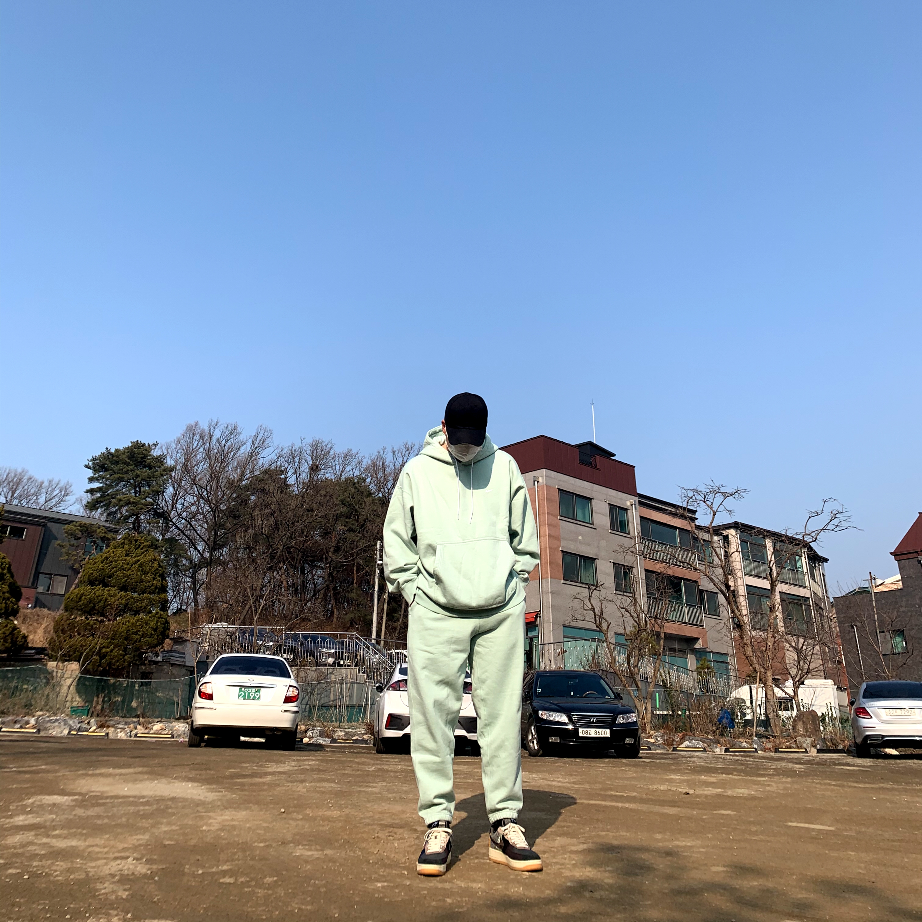 Nike x Travis Scott Air Force 1 Low Cactus Jack, Nike M NRG Sweatpants Wash Pistachio Frost 착용 스타일