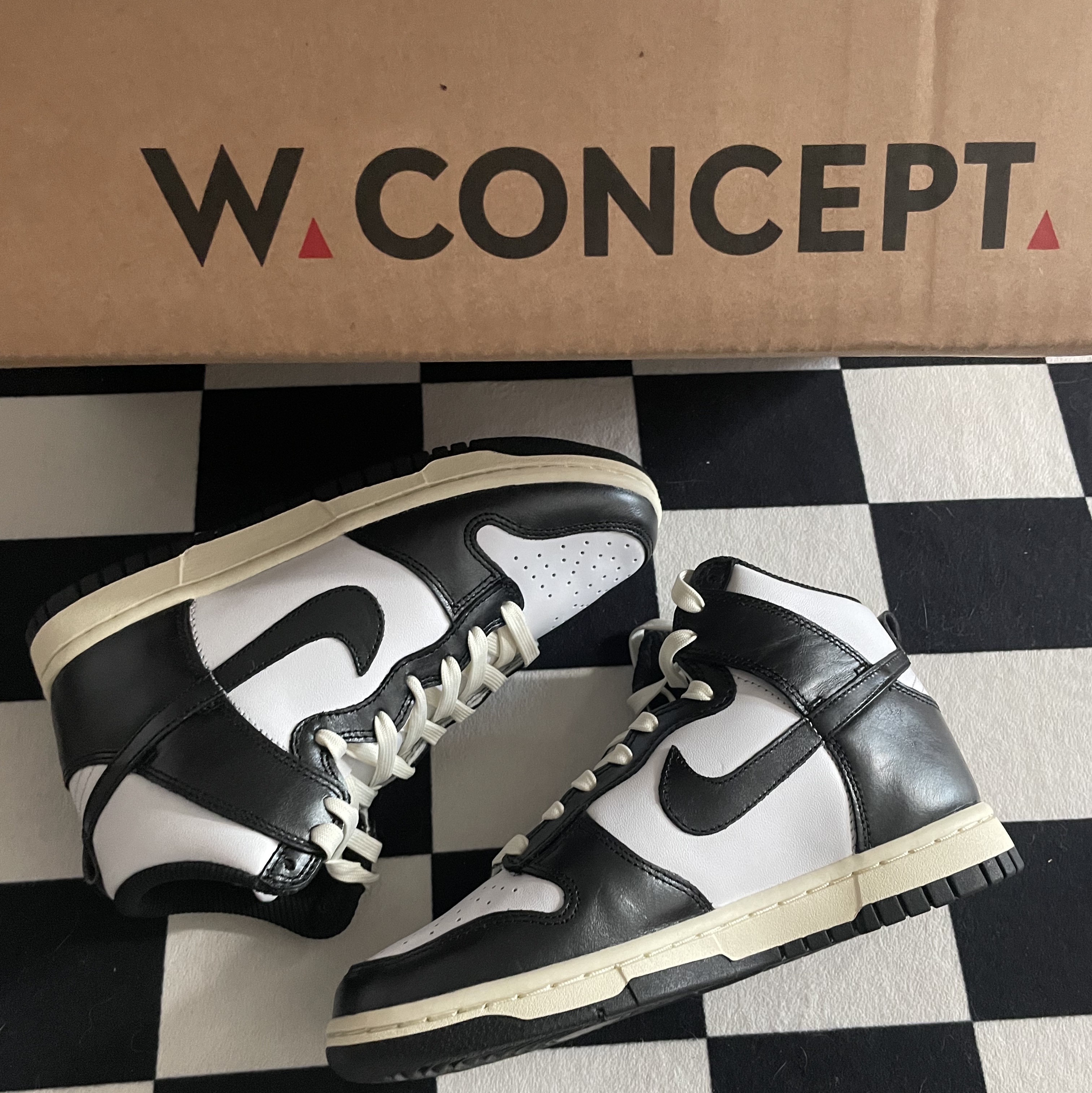 (W) Nike Dunk High Vintage Black 착용 스타일