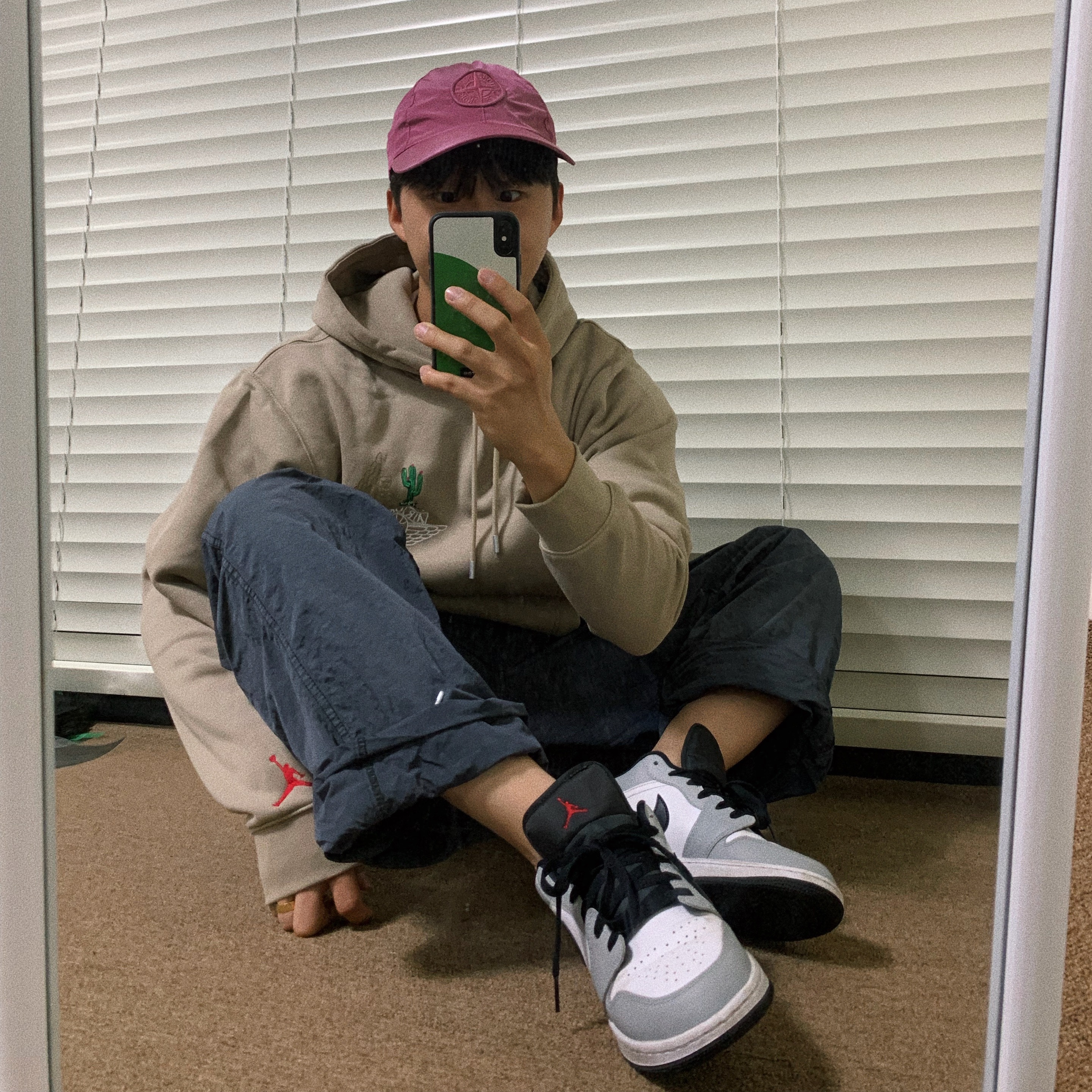 Jordan x Travis Scott Pullover Hoodie - Asia, Jordan 1 Low Light Smoke Grey 착용 스타일