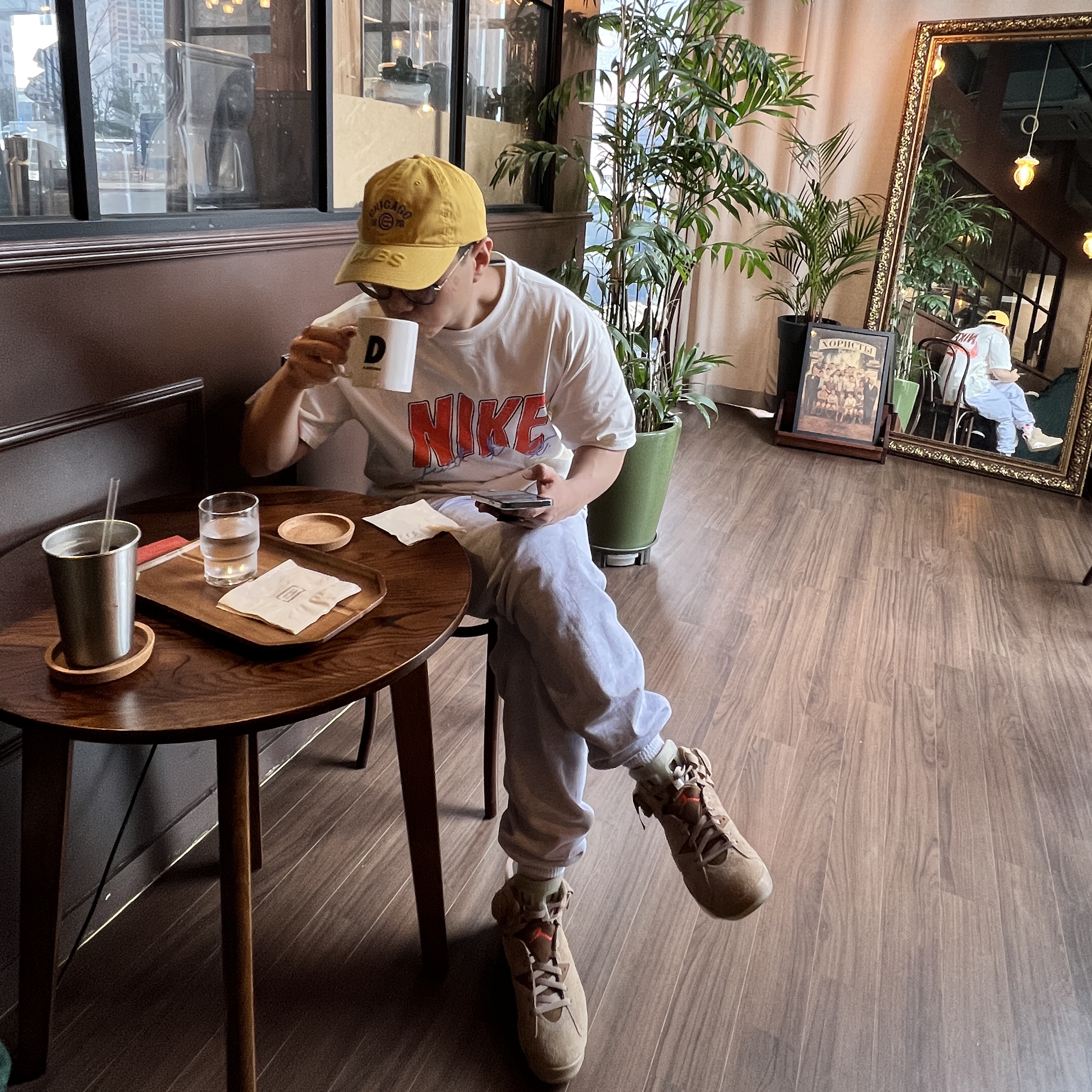 Jordan 6 x Travis Scott Retro SP British Khaki, Nike M NRG Dunk '85 T-Shirt Sail - Asia 착용 스타일 - 3