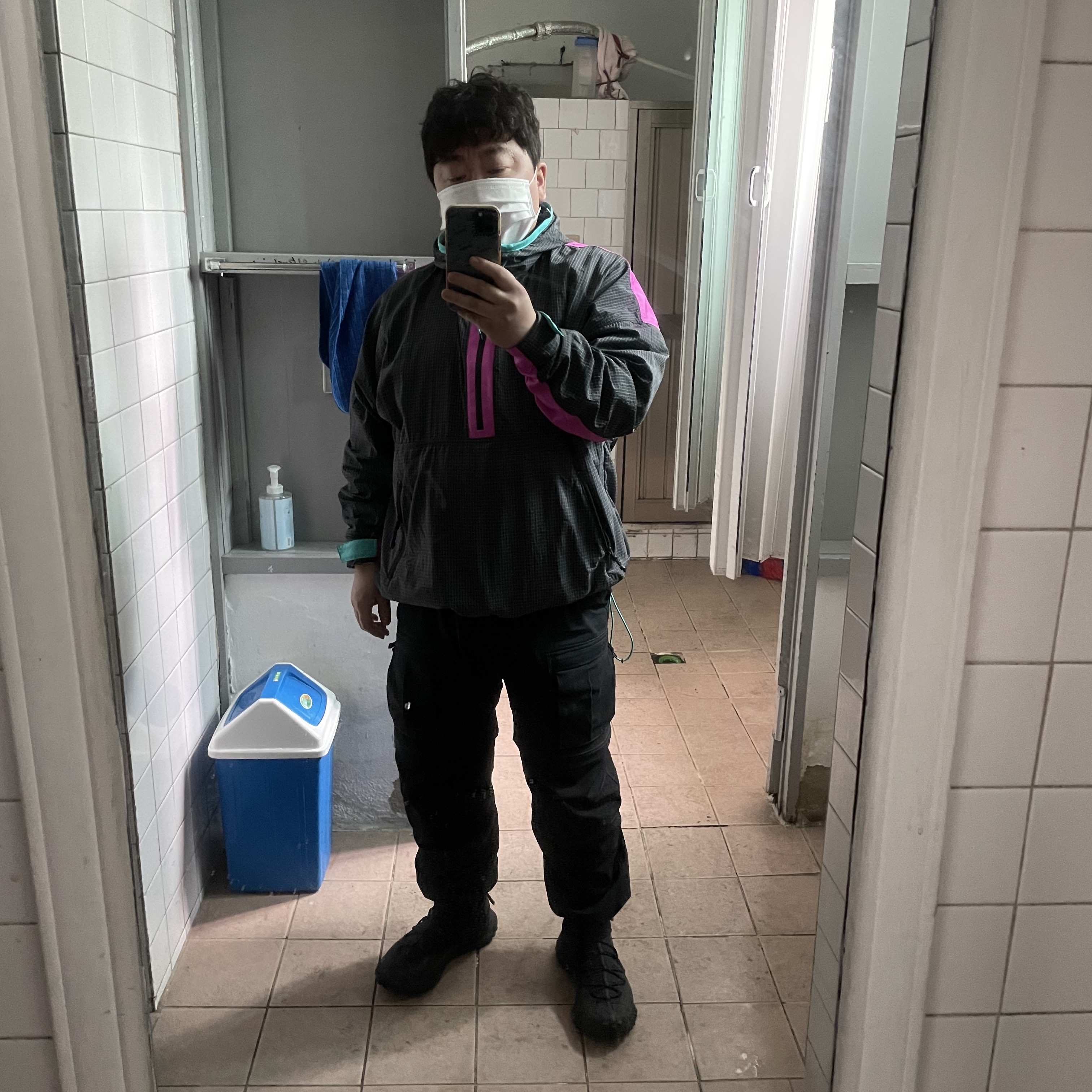 Nike ACG Smith Summit Cargo Pants Black Summit White - Asia, Nike ACG Mountain Fly Low Anthracite 착용 스타일