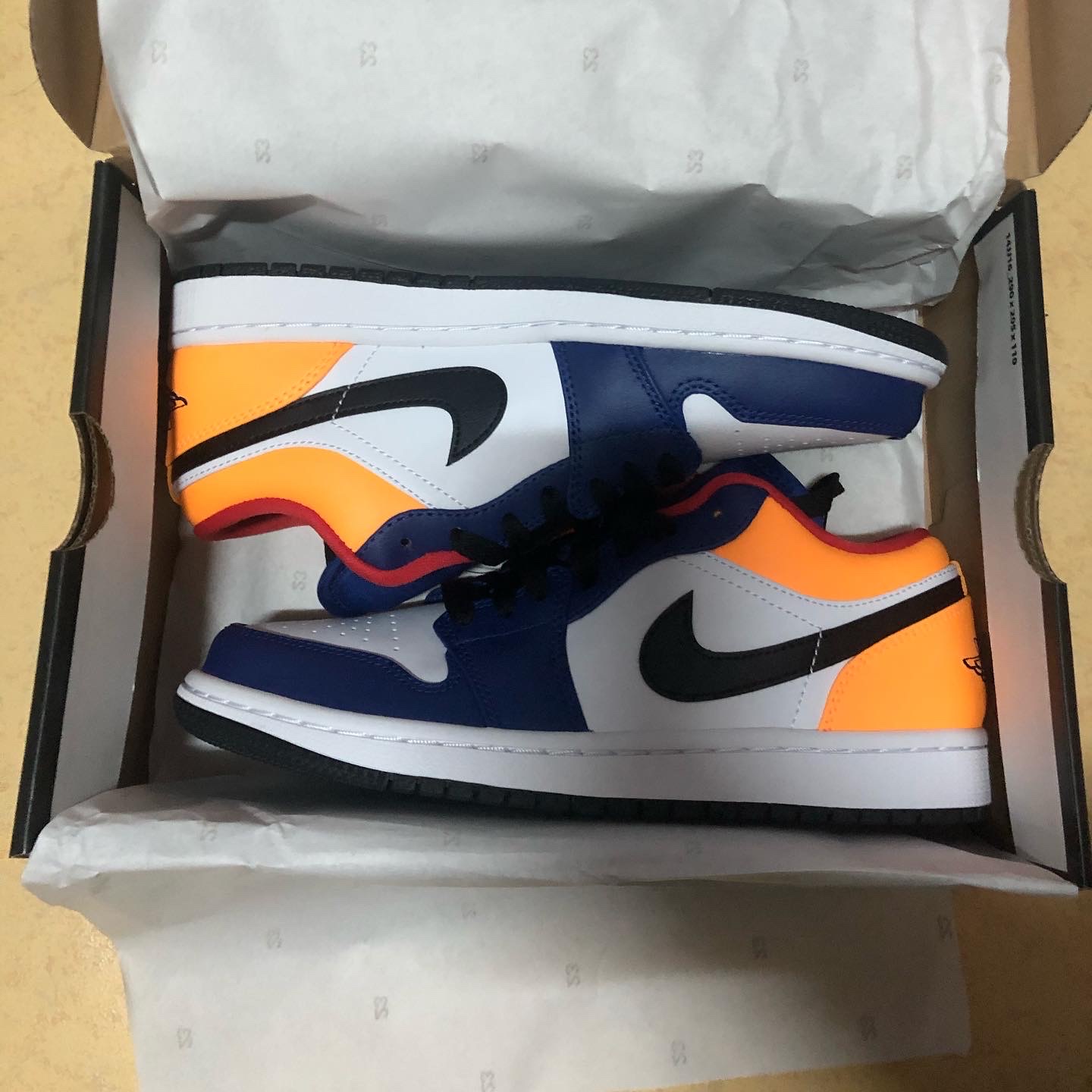 Jordan 1 Low Royal Yellow 착용 스타일 - 2