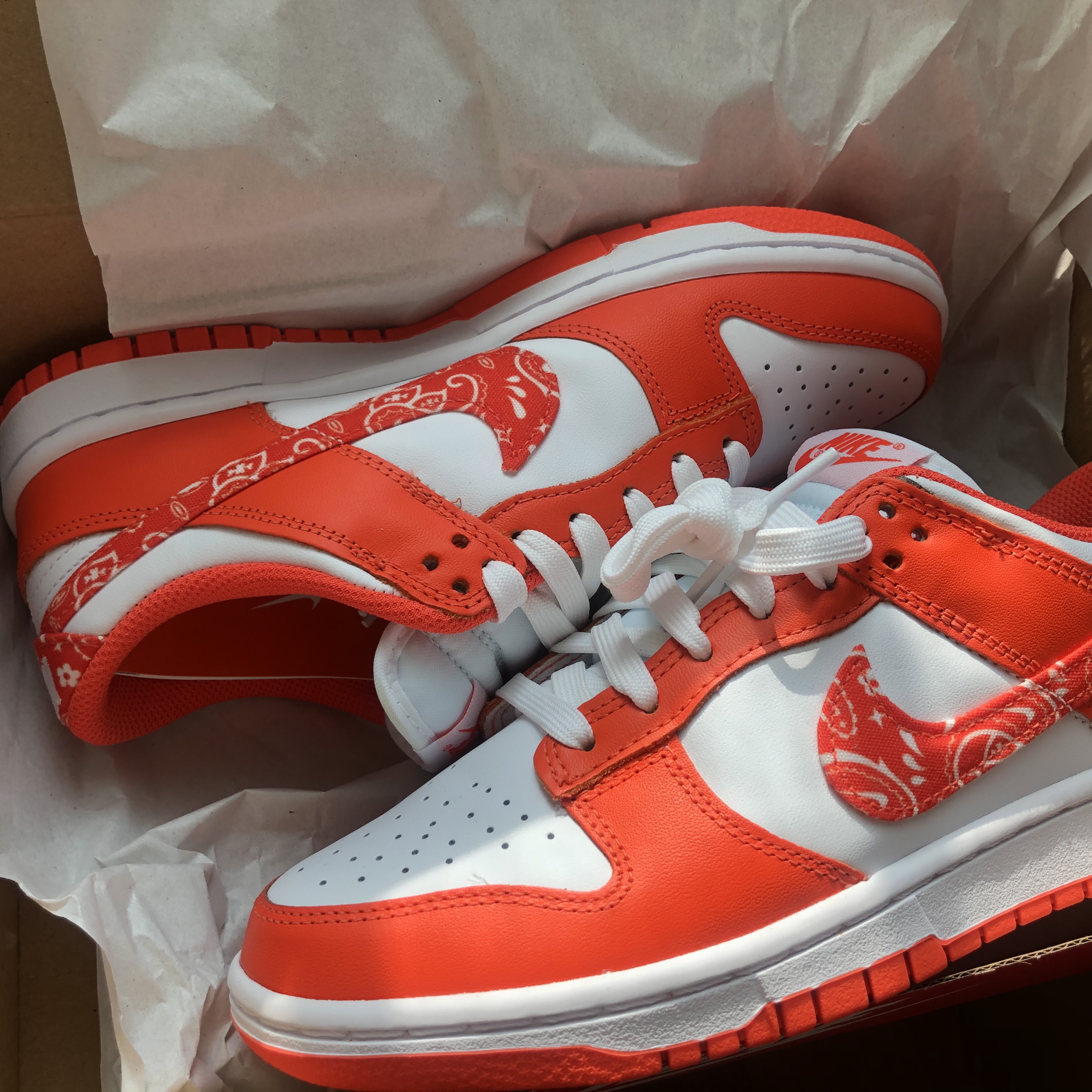 (W) Nike Dunk Low Essential Orange Paisley 착용 스타일 - 2
