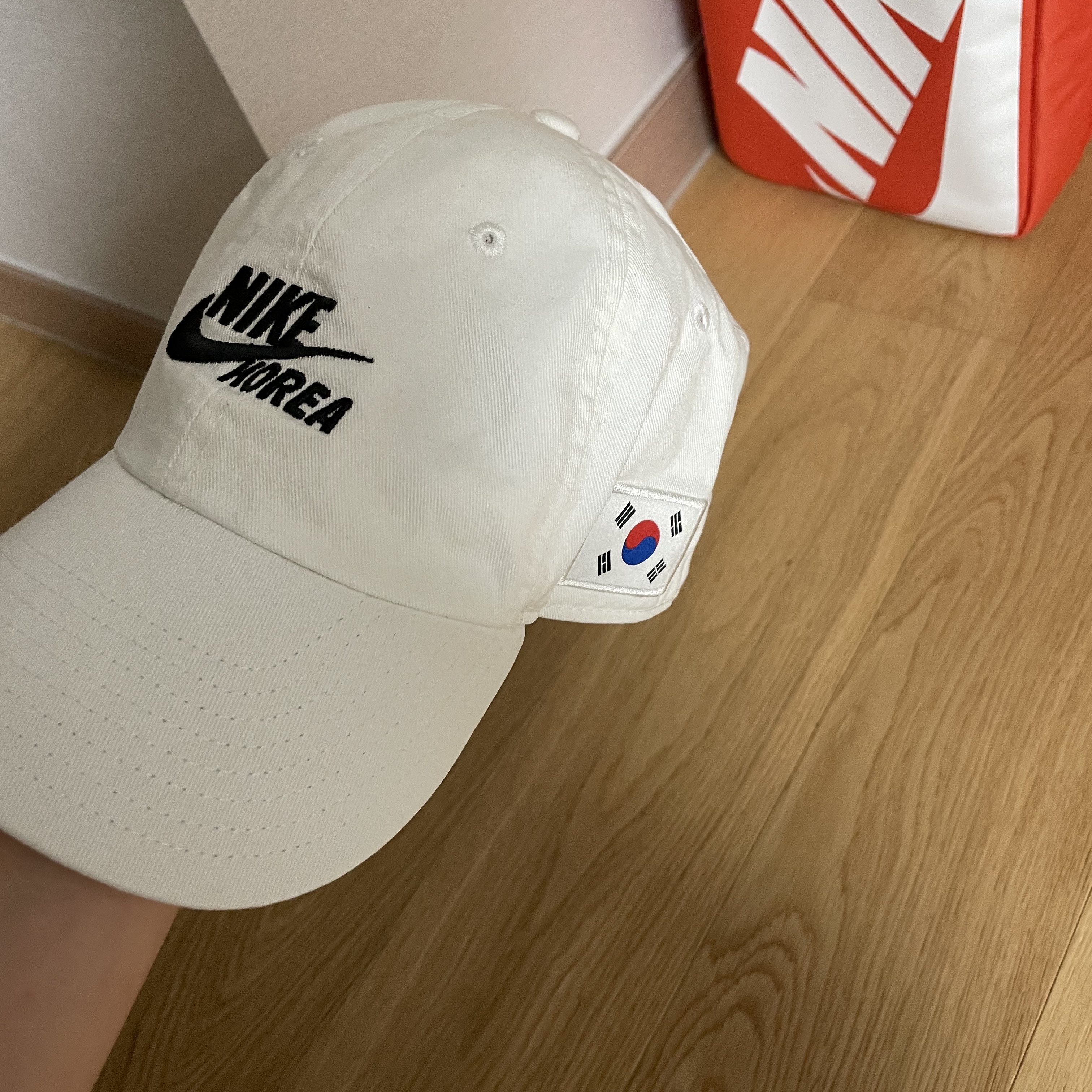 Nike H86 Korea Cap White 착용 스타일