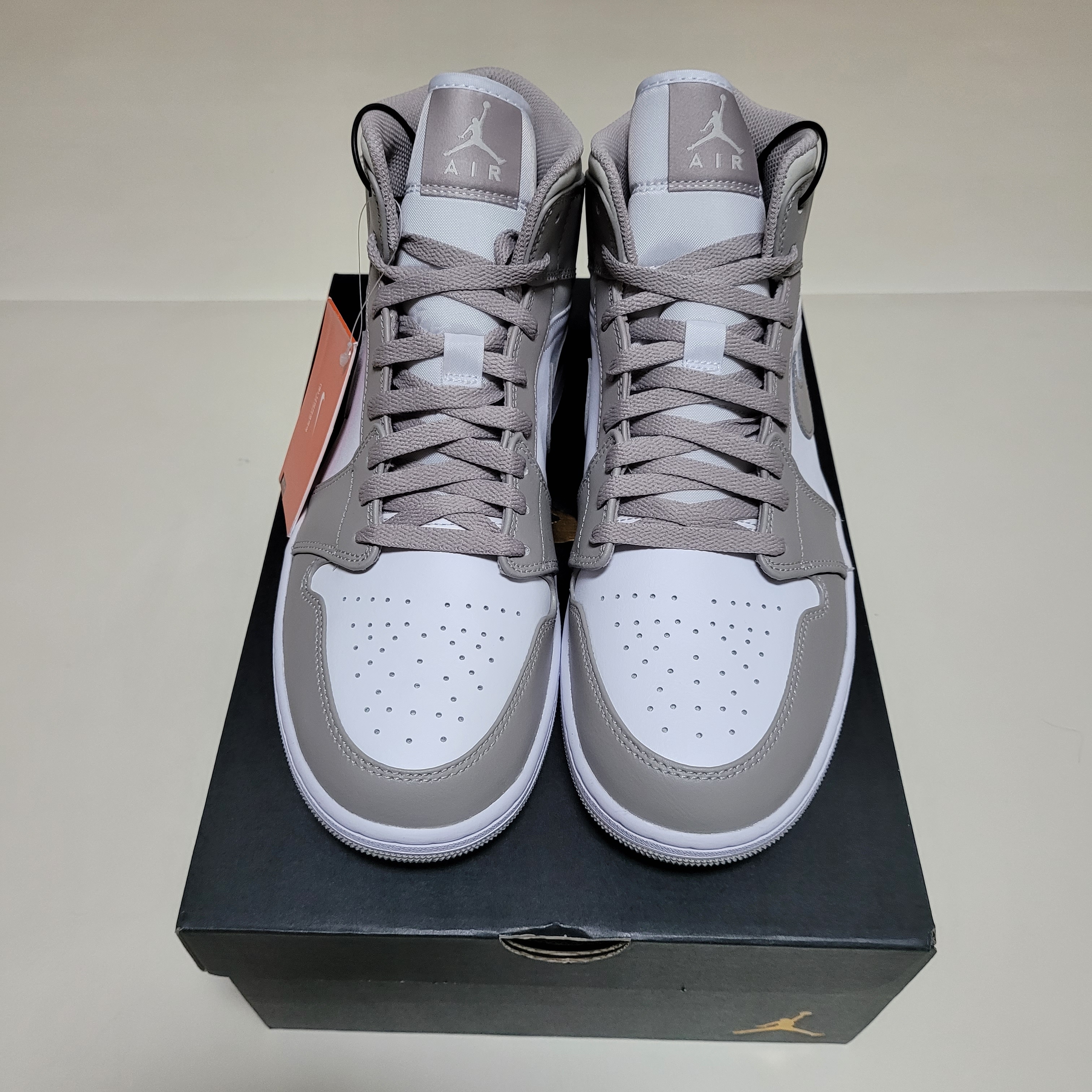 Jordan 1 Mid College Grey 착용 스타일 - 1