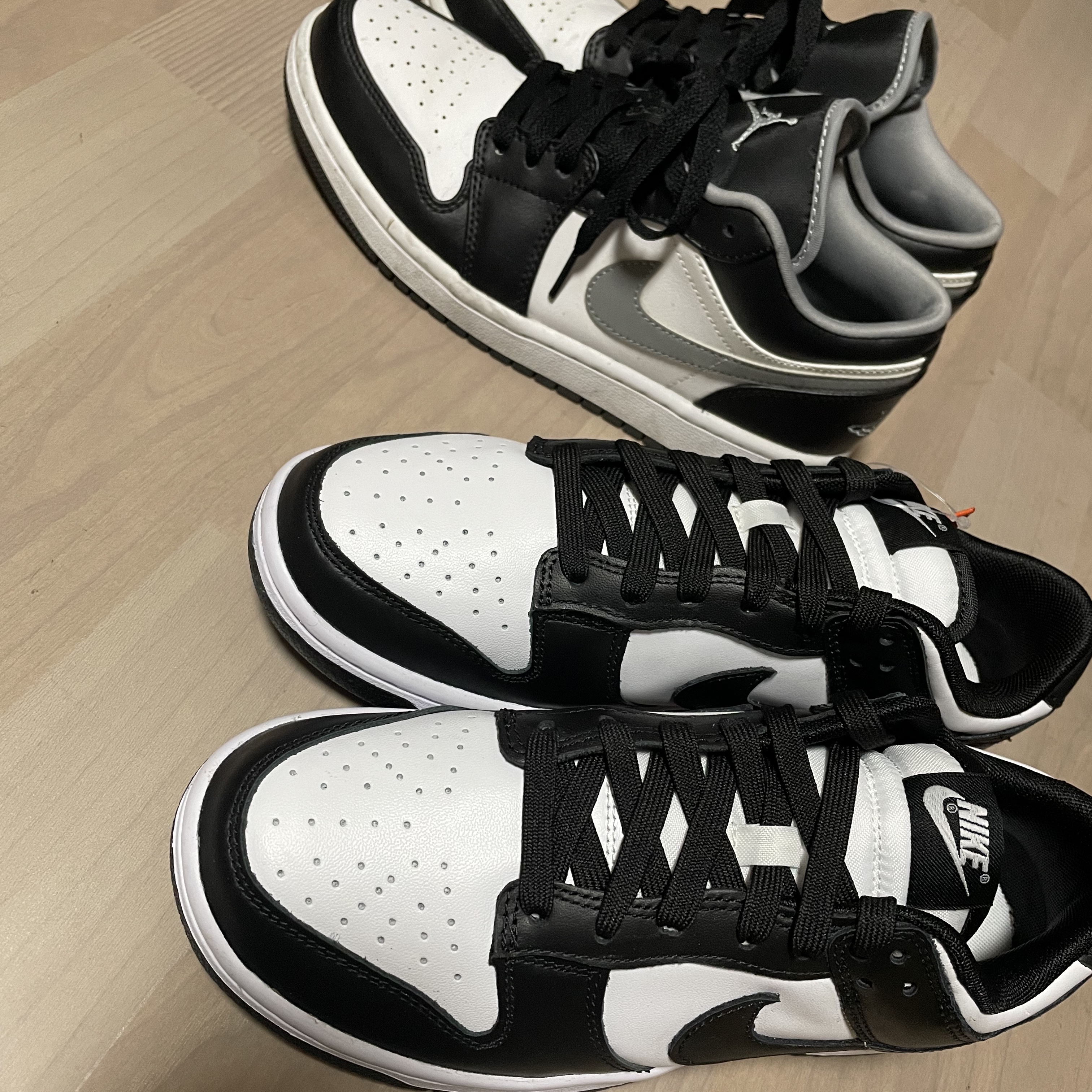 Nike Dunk Low Retro Black, Jordan 1 Low Black Particle Grey 착용 스타일