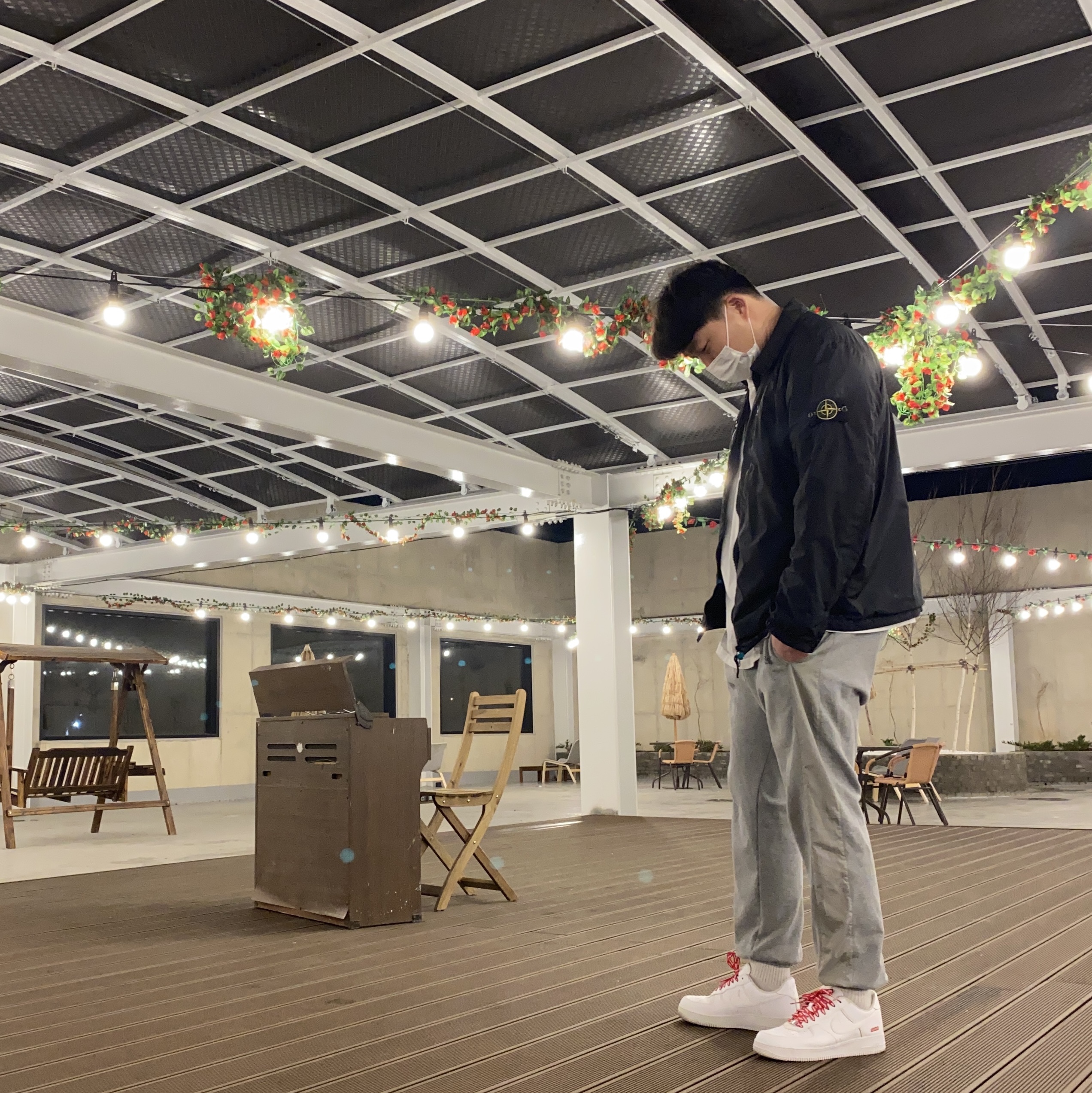 Stone Island 10523 Garment Dyed Crinkle Reps Overshirt Black - 21FW, Nike x Supreme Air Force 1 Low White 착용 스타일