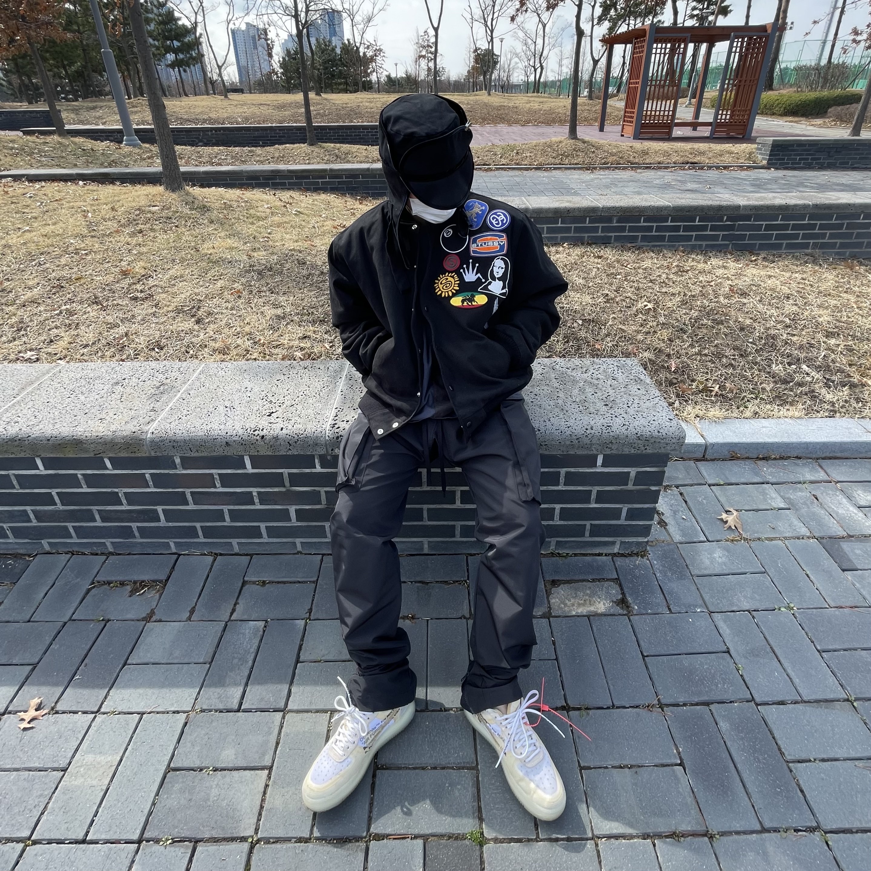 Stussy Souvenir Stadium Bomber Black, Nike x Off-White Air Force 1 Low The Ten 착용 스타일 - 2