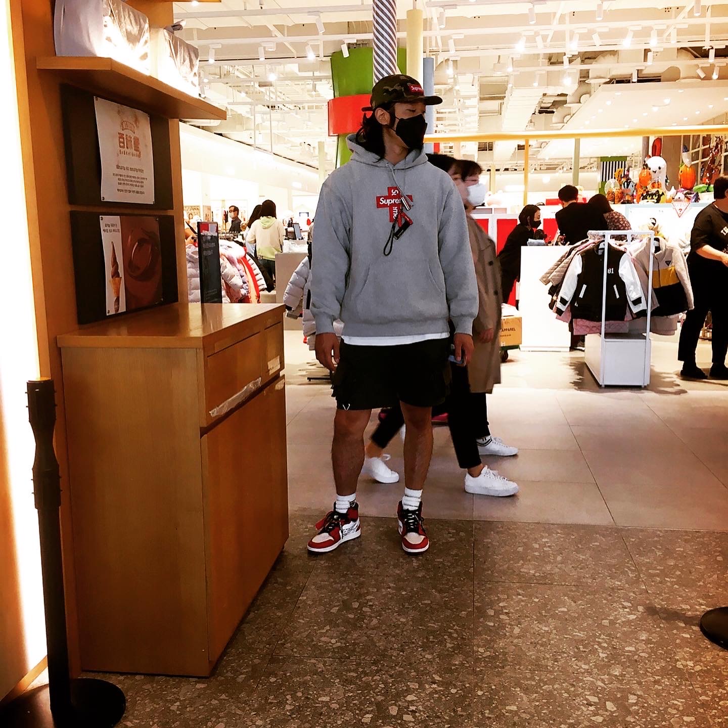 Supreme Cross Box Logo Hooded Sweatshirt Heather Grey - 20FW, Jordan 1 x Off-White Retro High Chicago The Ten 착용 스타일 - 3