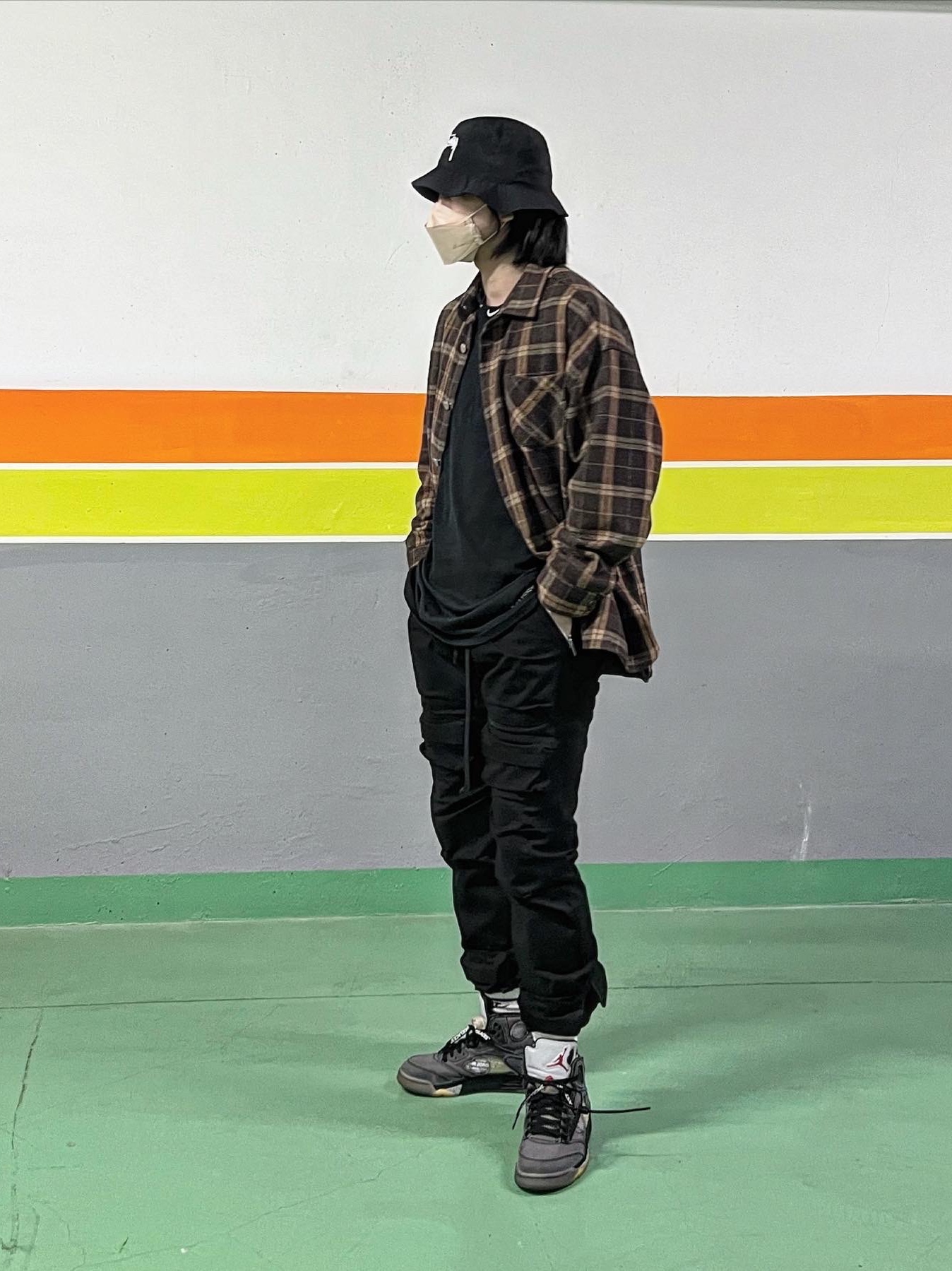Jordan 5 x Off-White Retro SP Black Muslin, Nike x Stussy Bucket Hat Black 착용 스타일 - 1
