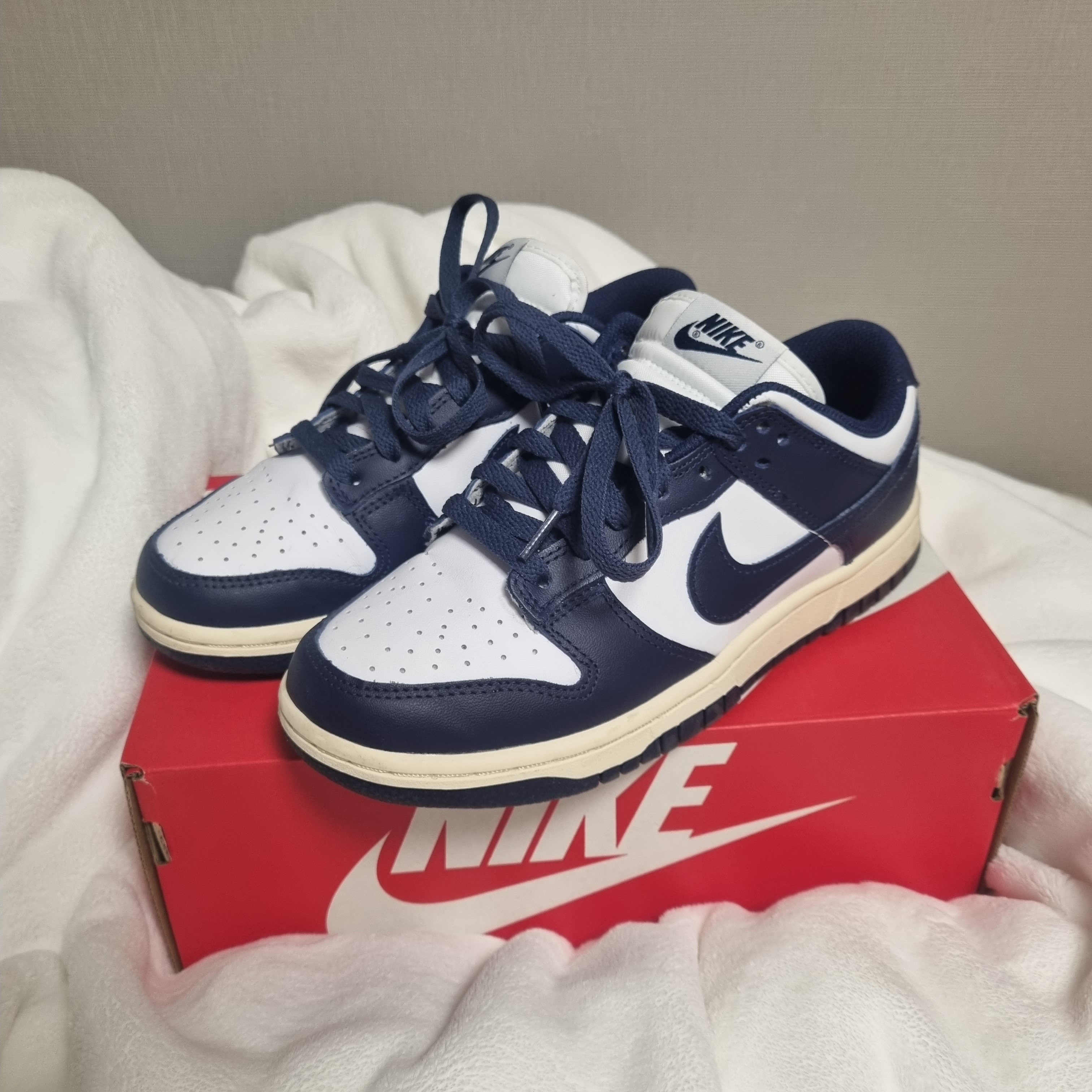 (W) Nike Dunk Low Vintage Midnight Navy 착용 스타일